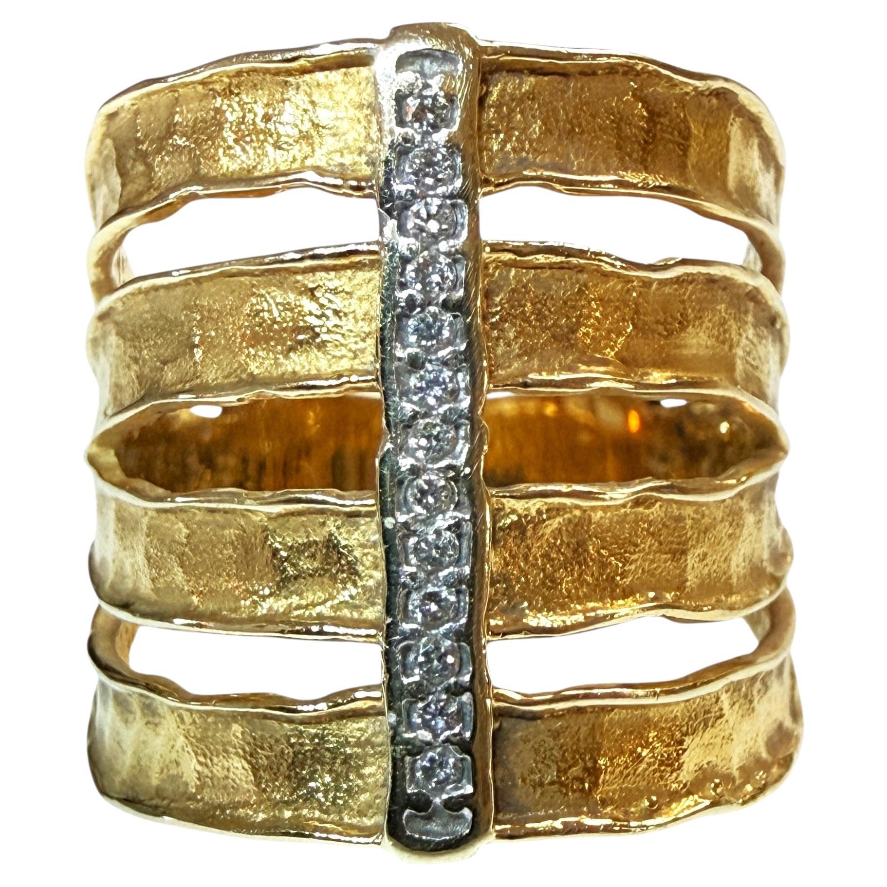 I. Reiss 14k Yellow Gold Matte Hammered .08 Carat Cut Out Ring Size 7 en vente