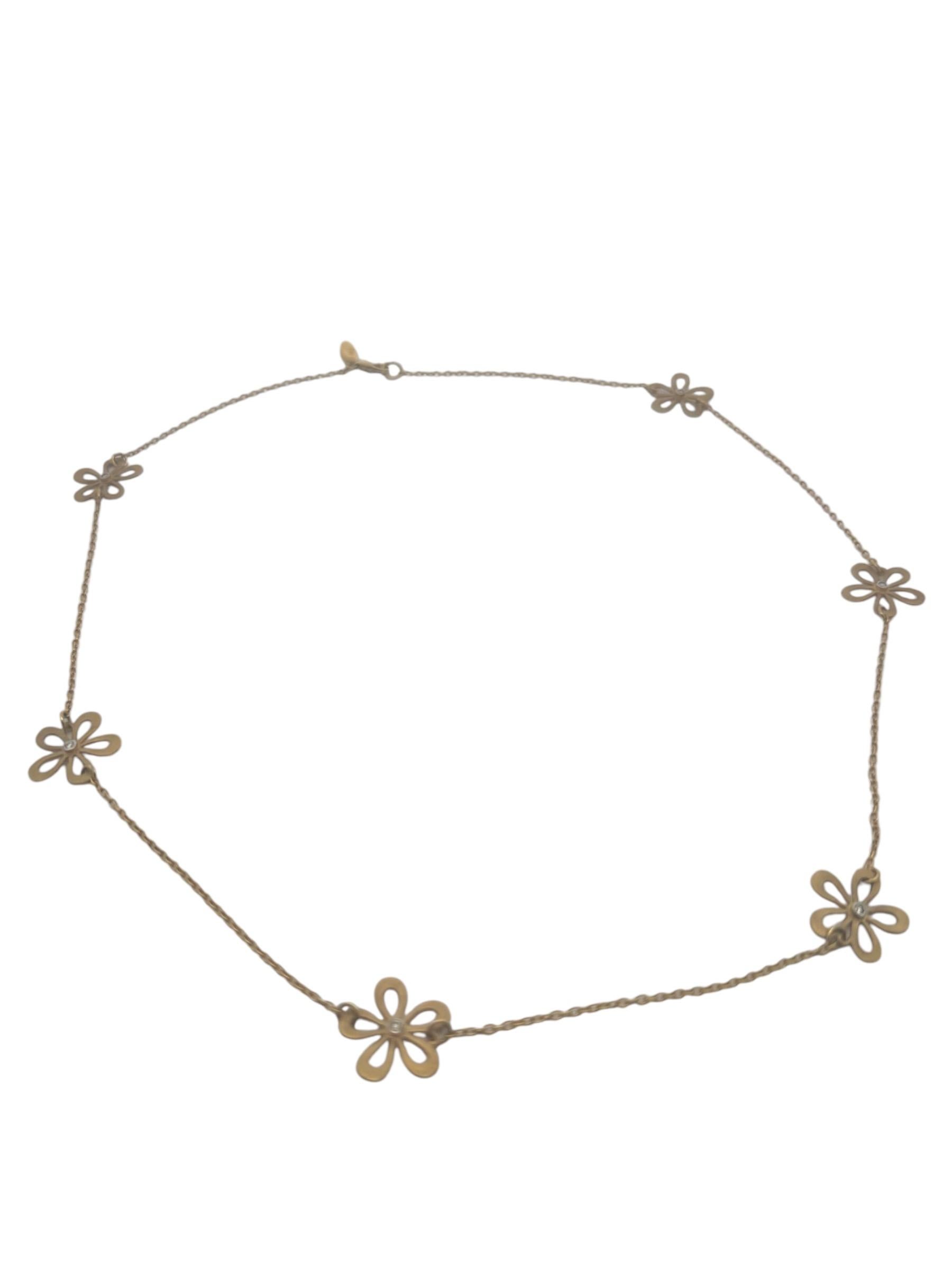 I. Reiss Flower Diamond Motif 14 Karat Yellow Gold Charm Necklace In New Condition For Sale In Newton, MA