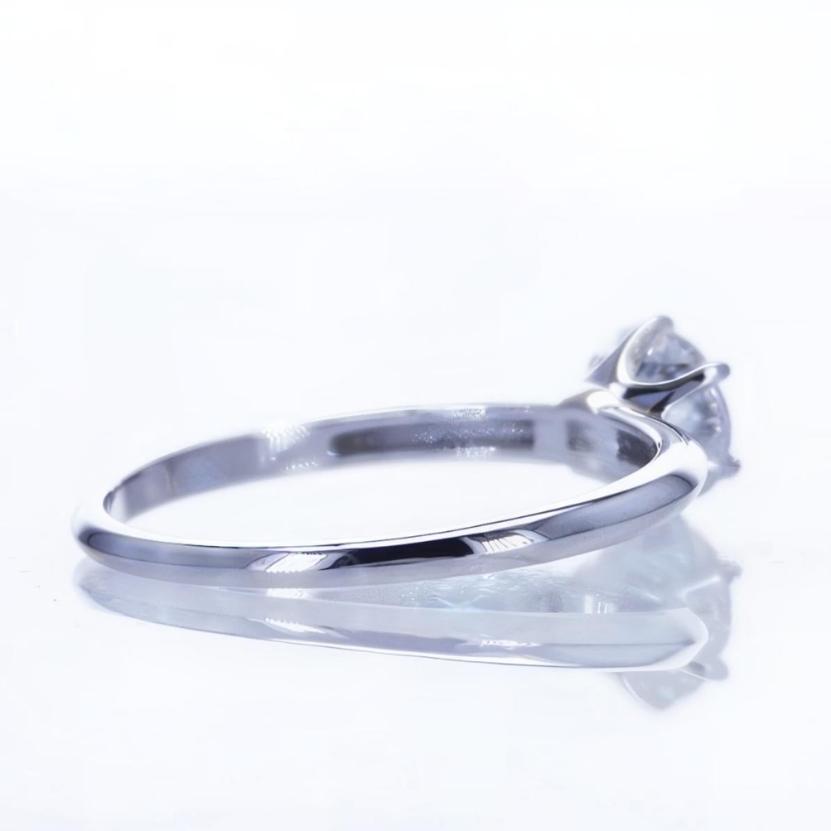 Élégante bague solitaire en or blanc 14 carats avec diamant naturel de 0,80 carat en vente 4