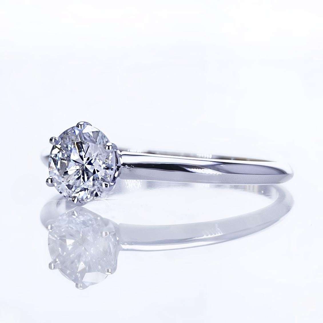 Élégante bague solitaire en or blanc 14 carats avec diamant naturel de 0,80 carat en vente 1