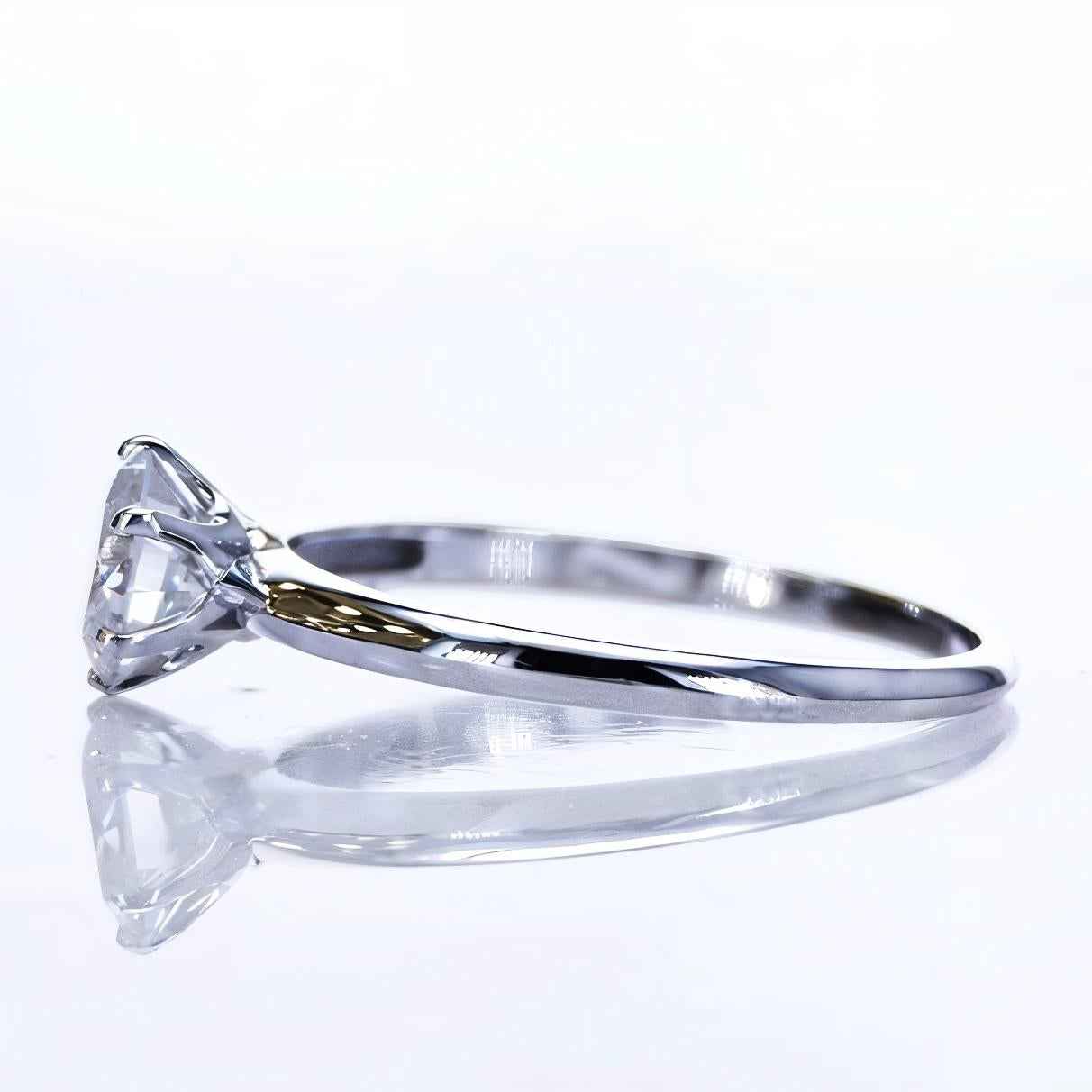 Élégante bague solitaire en or blanc 14 carats avec diamant naturel de 0,80 carat en vente 2
