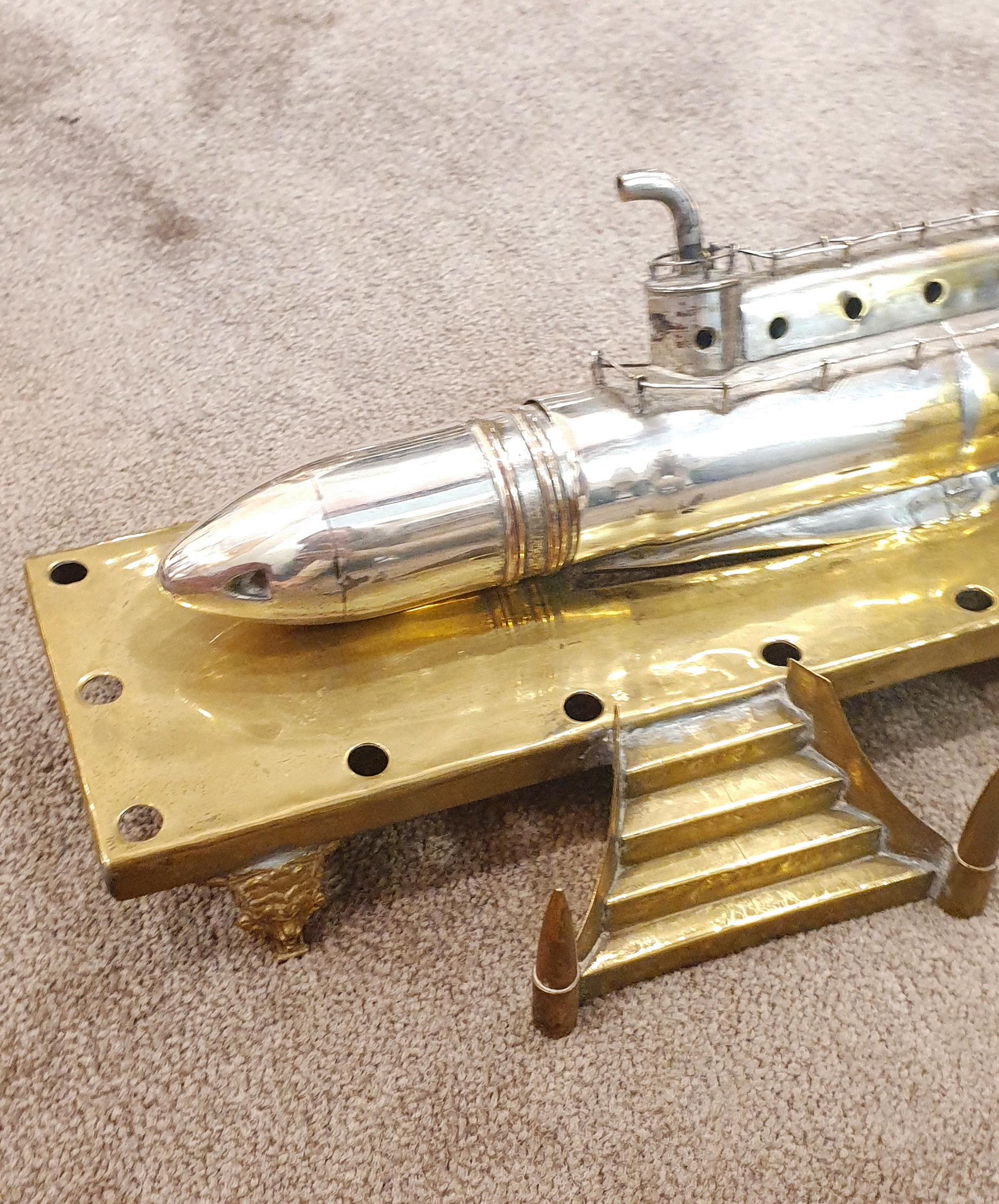 Art déco I Guerre mondiale Bullet Submarine Monté sur laiton en vente