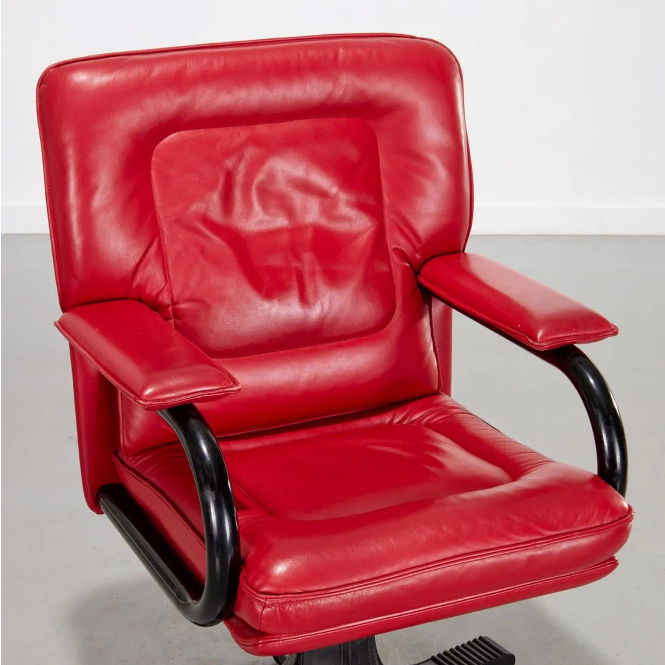 Postmoderne i4 Mariani pour le fauteuil de bureau de direction en cuir Pace en vente