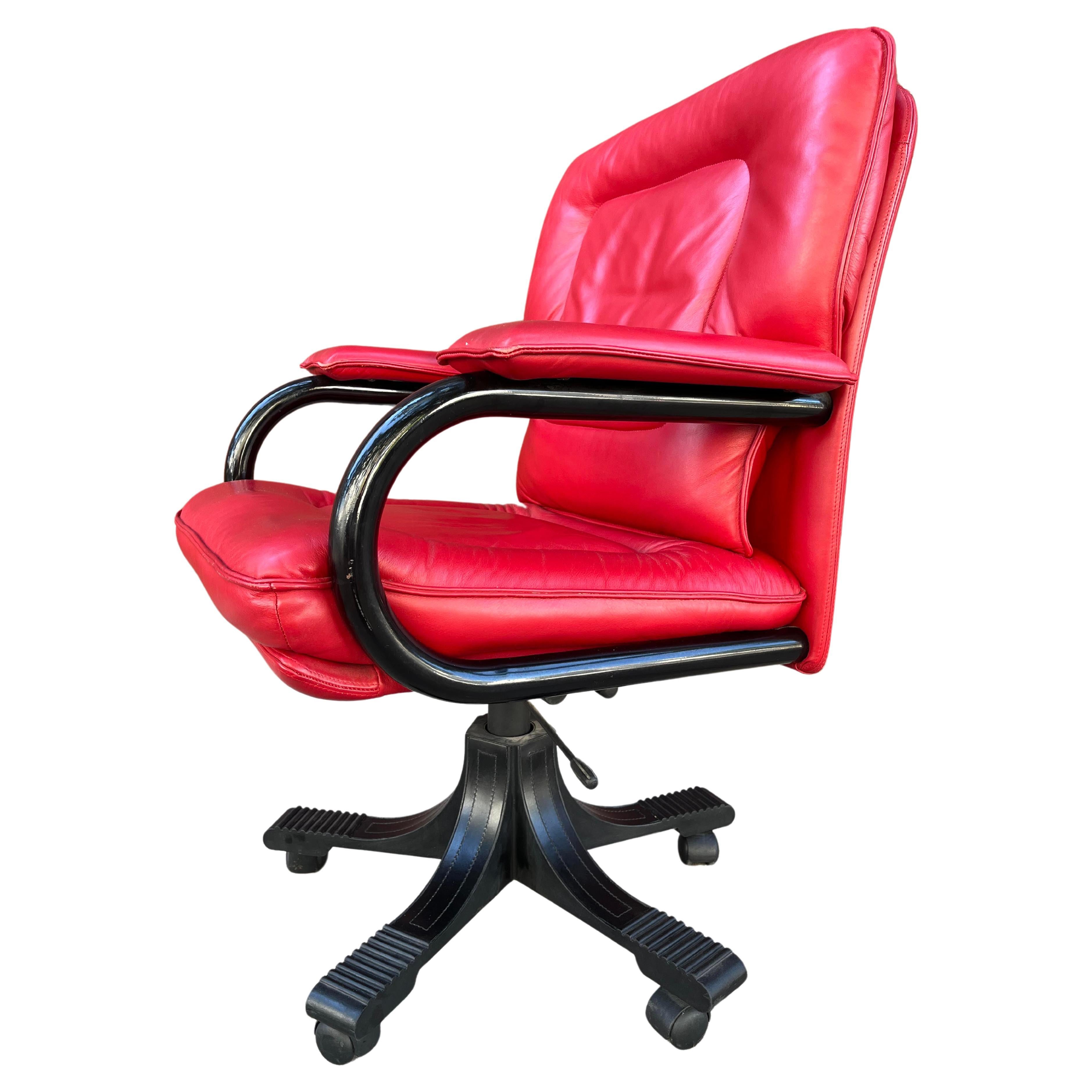 Postmoderne Superbe et luxueux fauteuil de direction en cuir pacé en vente