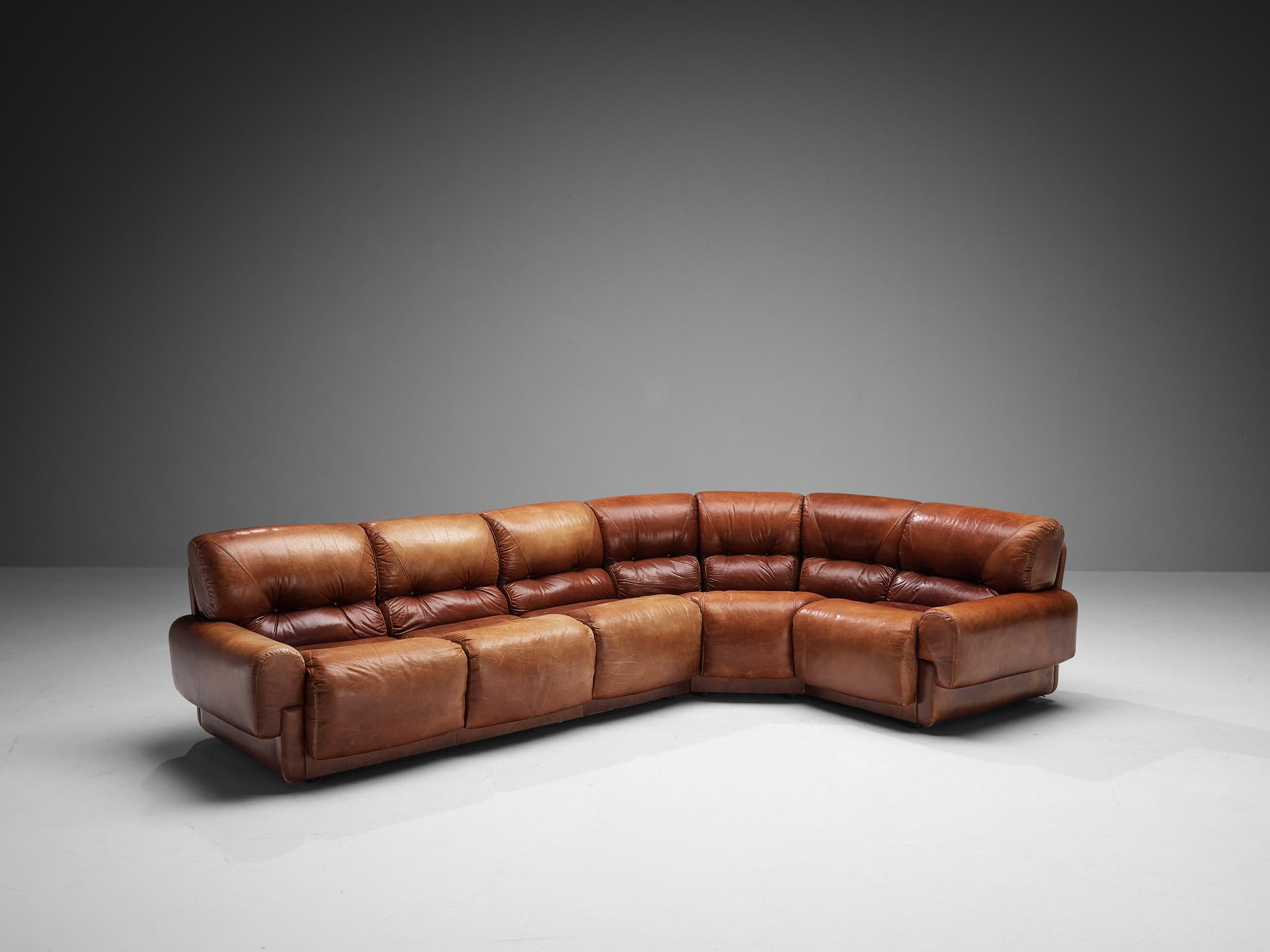 I4 Mariani, modular sofa, leather, Italy, 1970s.

This well-designed sofa is fully executed in beautiful brown leather with age-appropriate, admirable patina that gives this piece of furniture a strong and naturalistic character. This sofa is