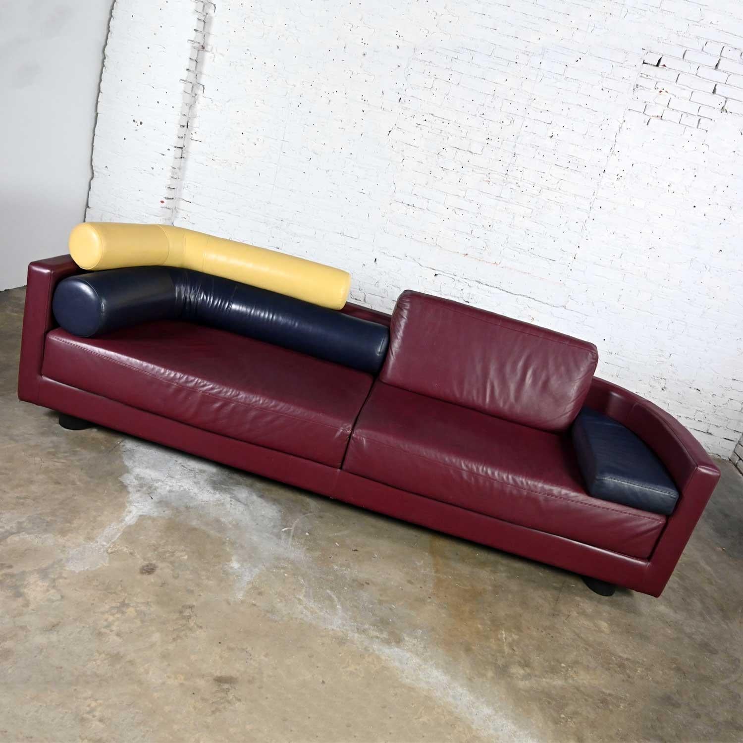 20th Century I4 Mariani Postmodern Italian Molto + Di Maroon Leather Sofa Ammannati -Vitelli For Sale