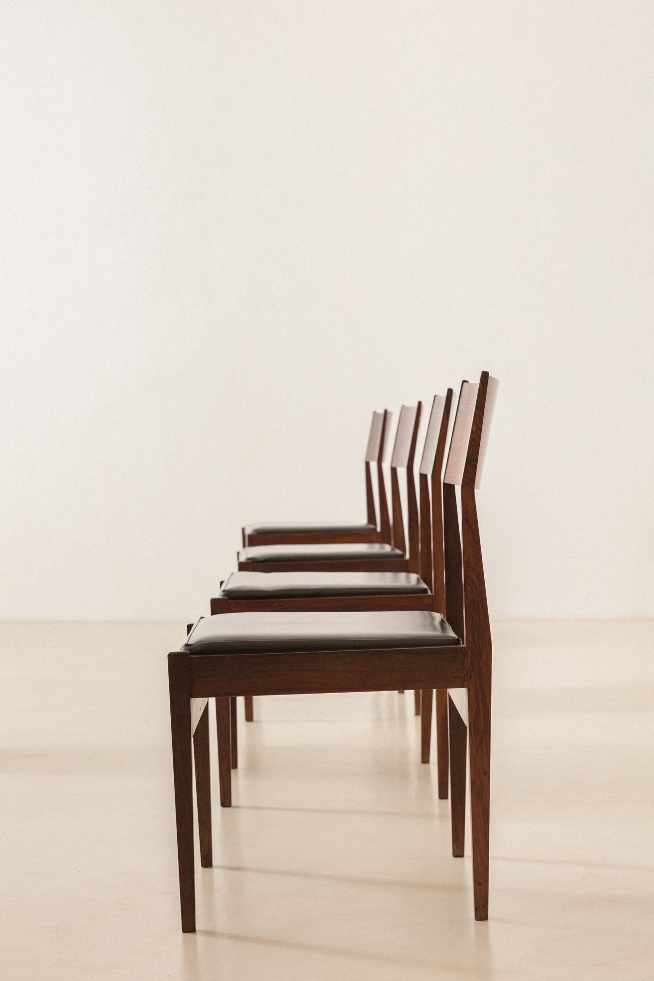 Esszimmerstühle aus Rosenholz mit Perlen, Italo Bianchi, 1950er Jahre (Moderne der Mitte des Jahrhunderts) im Angebot