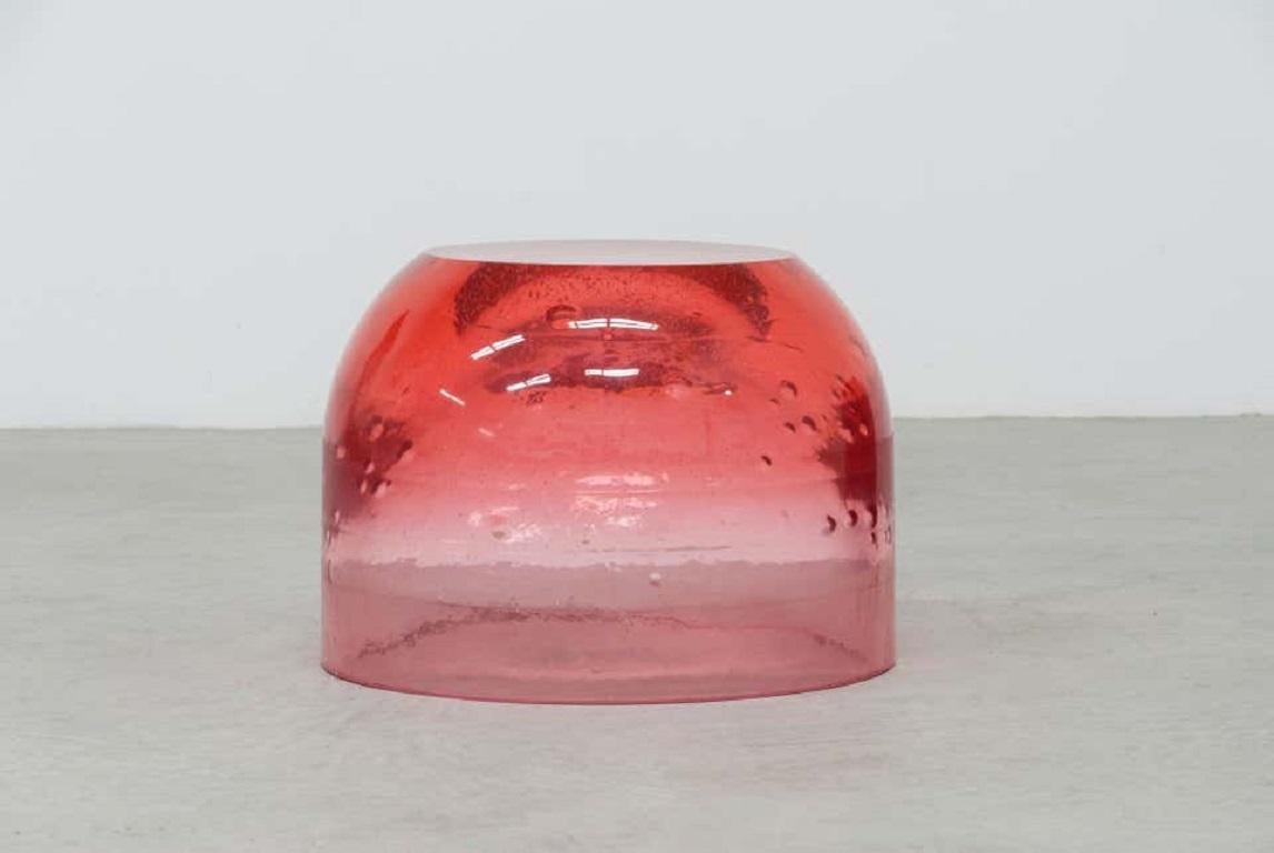 Américain Petite table d'appoint en résine de rosée, Ian Cochran, représenté par Tuleste Factory en vente