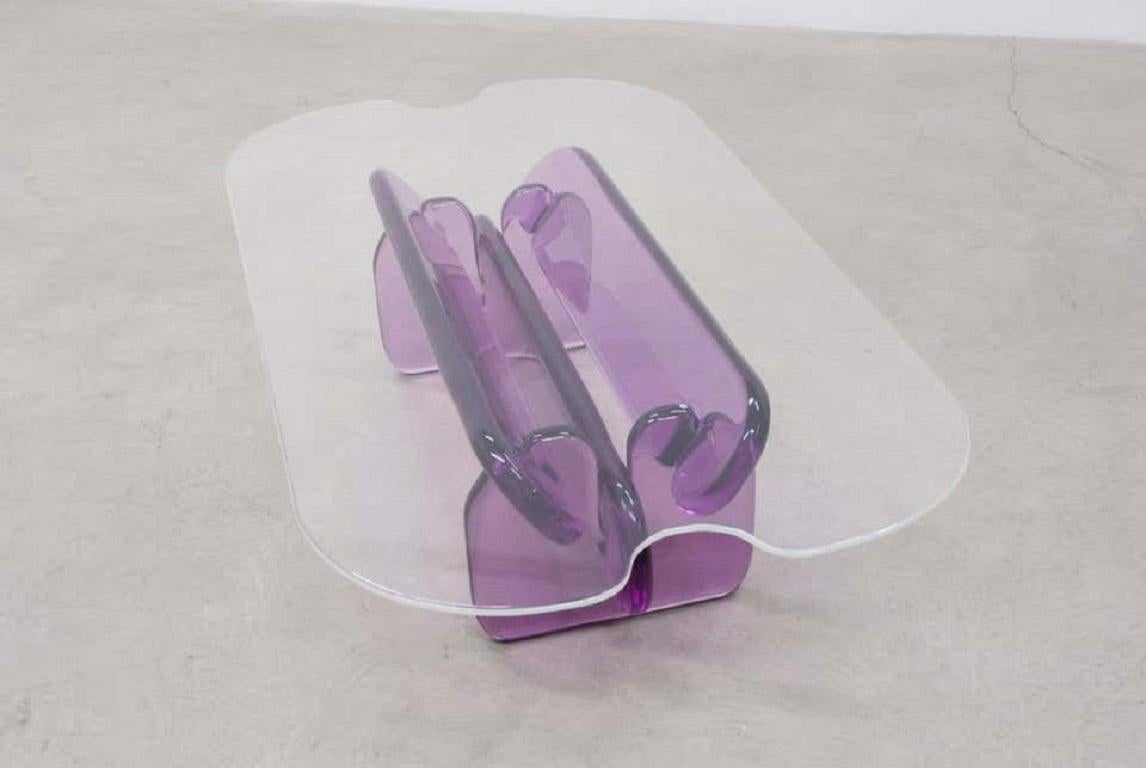 Mesa Plump de resina de poliuretano translúcida de color morado, de Ian Cochran Estadounidense en venta