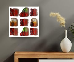 Orsi + Ciliegie + Cola - natura morta realistica dipinta a olio - opera d'arte Pop Art