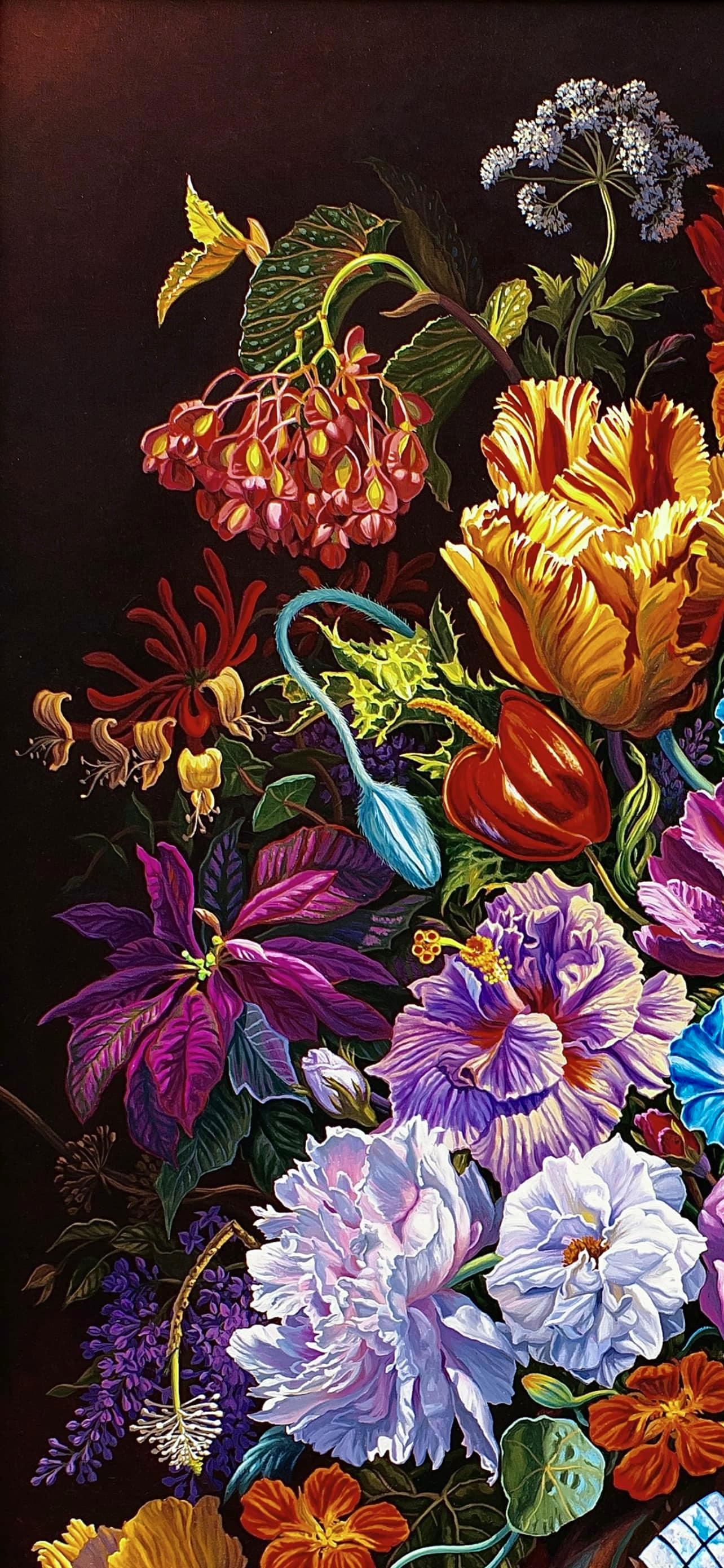 Florero muy barroco con aves del paraíso rojas y loro brillante en venta 6