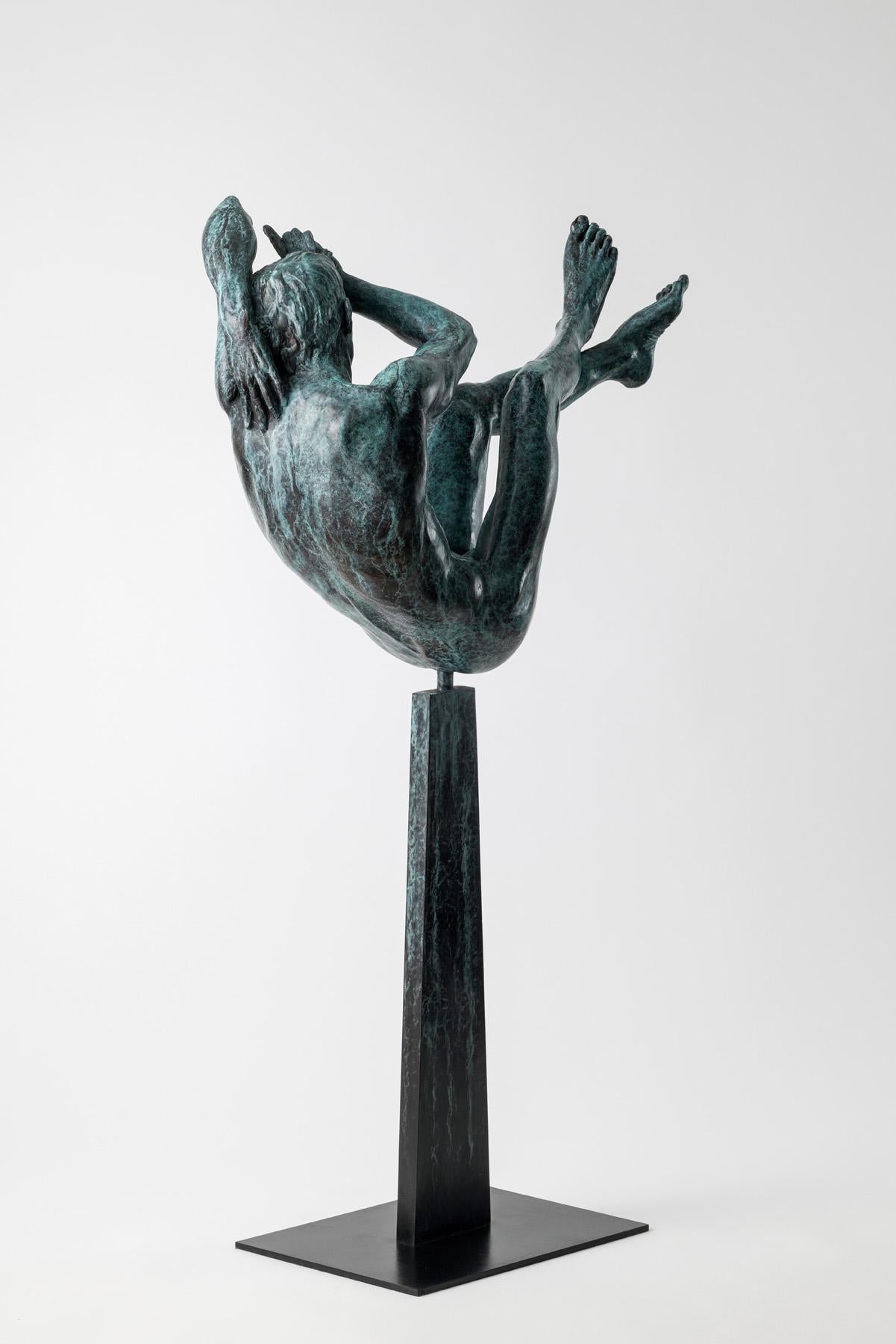 Bronze
Nummeriert 1/10
83cm × 22cm × 46cm (inkl. Sockel)

Ian Rank-Broadley ist einer der bedeutendsten Bildhauer der Gegenwart. Sein Bildnis der verstorbenen Königin Elisabeth II. erscheint seit 1998 auf allen Münzen des Vereinigten Königreichs und