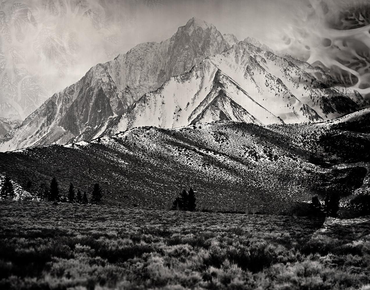 Ian Ruhter Landscape Photograph – Osteuropäische Sierras
