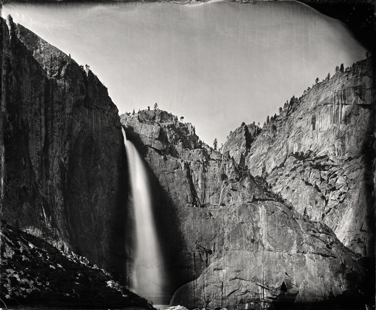 Ian Ruhter Landscape Photograph – Yosemite-Wasserfälle