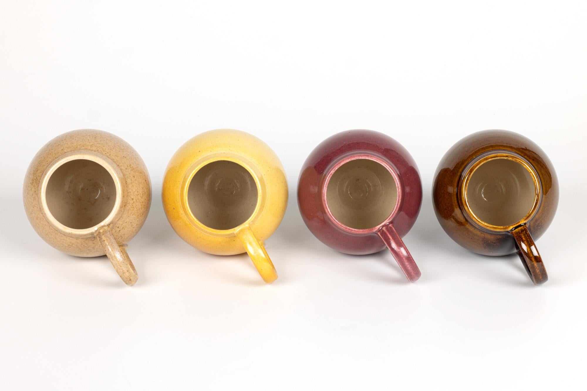 20ième siècle Quatre tasses à café élégantes de Ian Rylatt, Studio Pottery en vente