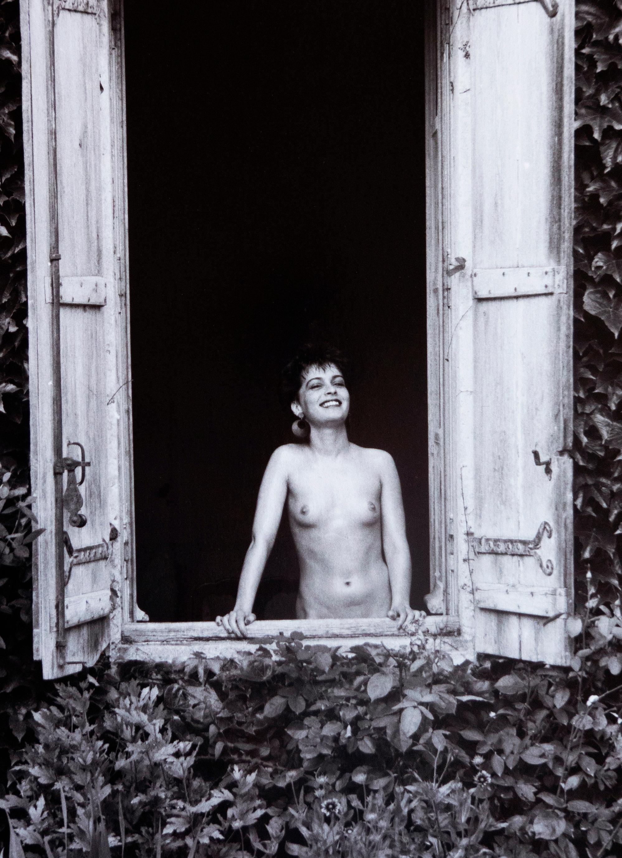 Tirage à la gélatine d'argent, photo de nu contemporaine signée en édition limitée, Lisa - Contemporain Photograph par Ian Sanderson