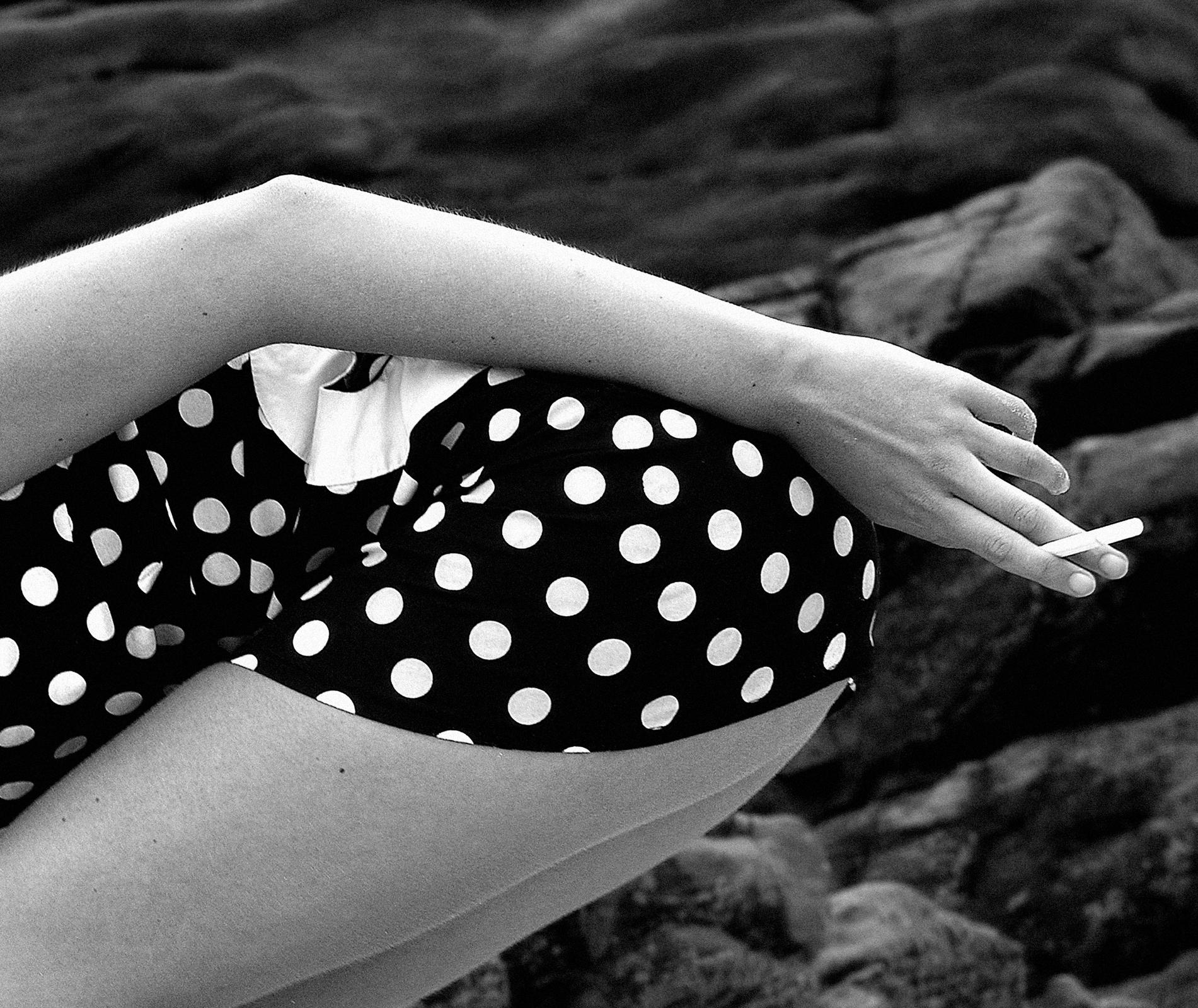 Ariane- Signed limited edition contemporary print, Black white photo, Beach, Model - Photograph by Ian Sanderson