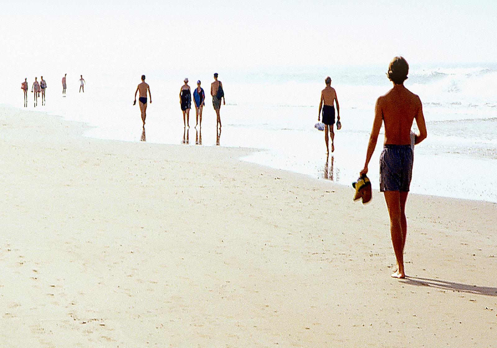Cadiz – signierter Landschaftsdruck in limitierter Auflage, zeitgenössischer Strand Sommer, Calm  (Grau), Landscape Photograph, von Ian Sanderson