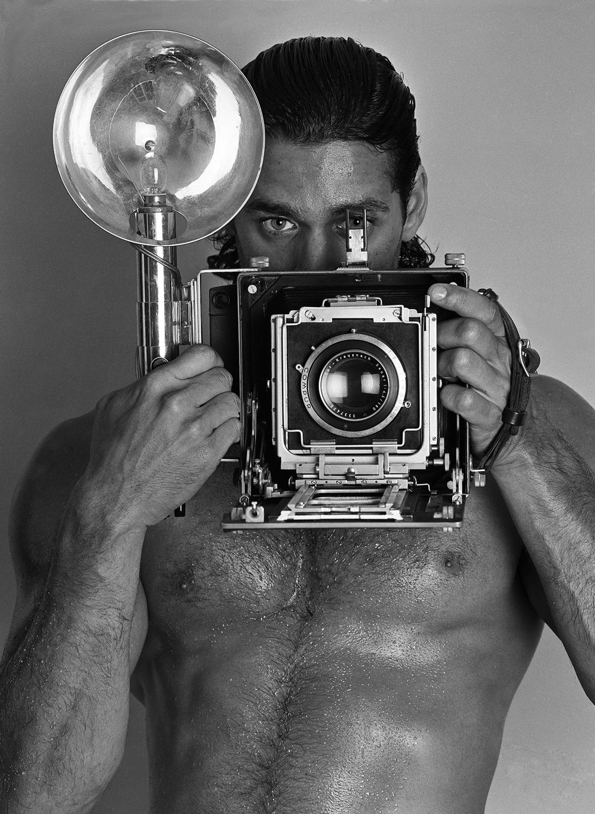 Christian - Signierter Kunstdruck in limitierter Auflage, Schwarz-Weiß-Foto, Homoerotic (Grau), Figurative Photograph, von Ian Sanderson