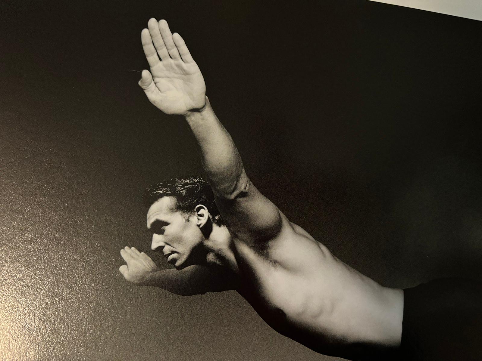 Diver – signierter Kunstdruck in limitierter Auflage, Schwarz-Weiß-Foto, Stillleben im Angebot 1