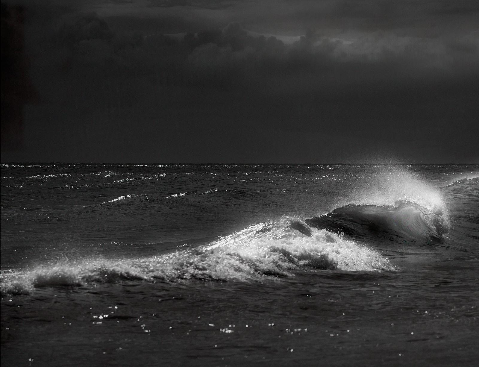 Signed limited edition seascape print, Black white, Oversize sea photo - Embruns - Contemporary Photograph by Ian Sanderson