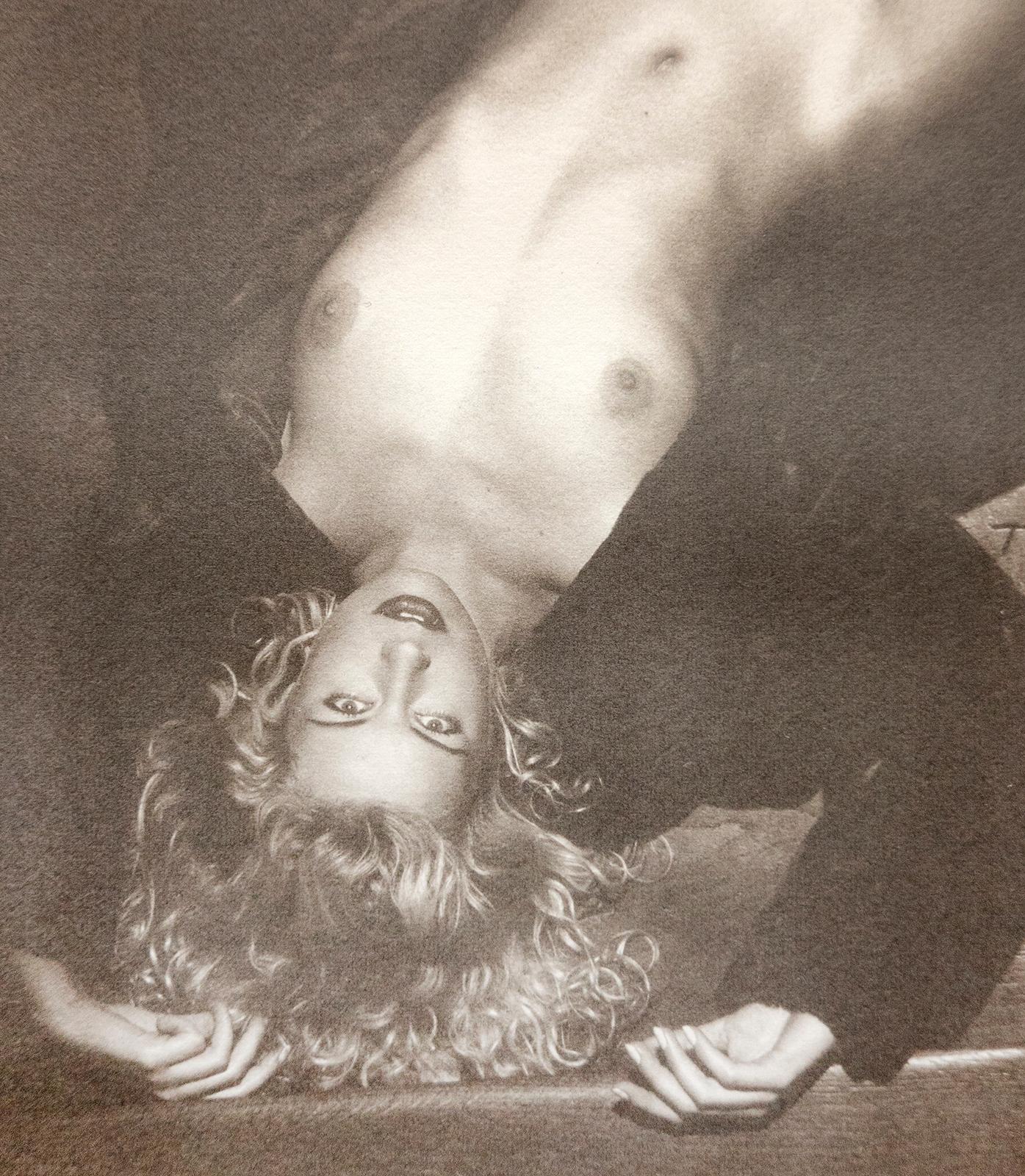 Katia - Tirage au platine Palladium, édition limitée, Femme nue contemporaine - Photograph de Ian Sanderson