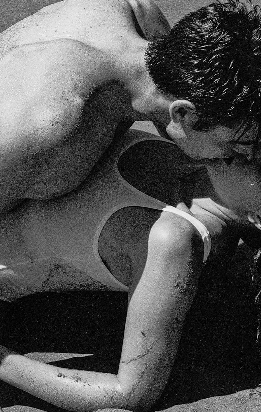 L'Amour- Romantic, Signed limited edition, Sensual couple, Beach, Contemporary - Photograph by Ian Sanderson