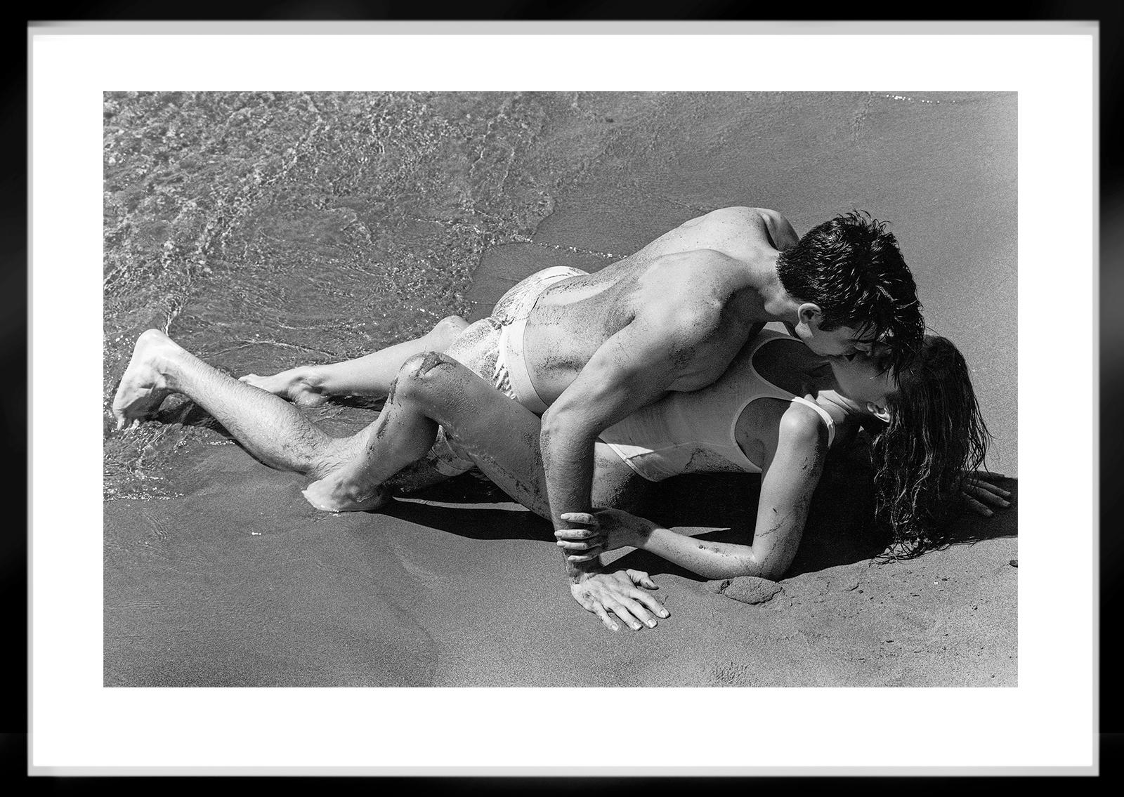 L'' Amour-Signierter zeitgenössischer Druck in limitierter Auflage, Schwarz  Weißes Foto,Romantik (Zeitgenössisch), Photograph, von Ian Sanderson