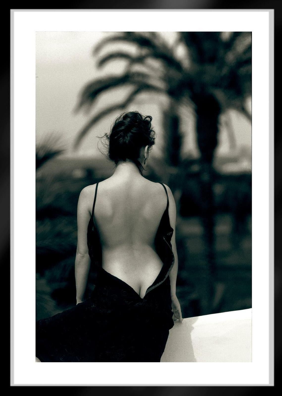 Lisa - Signed limited edition contemporary print, Back white photo, Sensual - Contemporary Photograph by Ian Sanderson