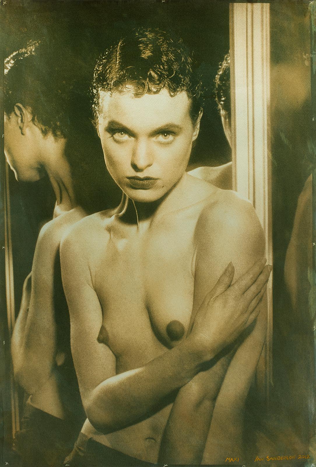 Maxi - Signierter Kunstdruck in limitierter Auflage, Contemporary Oversized Aktfoto – Photograph von Ian Sanderson