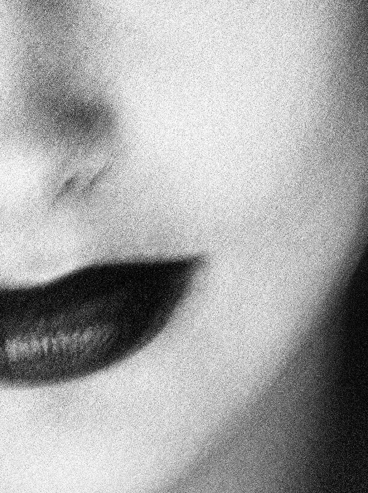 Miranda – signierter Kunstdruck in limitierter Auflage, Übergröße, Frau (Zeitgenössisch), Photograph, von Ian Sanderson