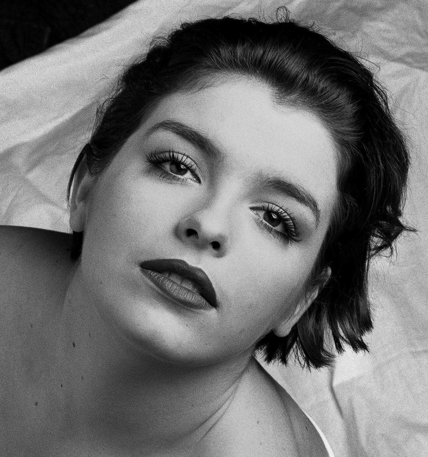 Semi Nude photo, Contemporary, Figurative, Sensual Black White - Morgane 2 - Photograph by Ian Sanderson