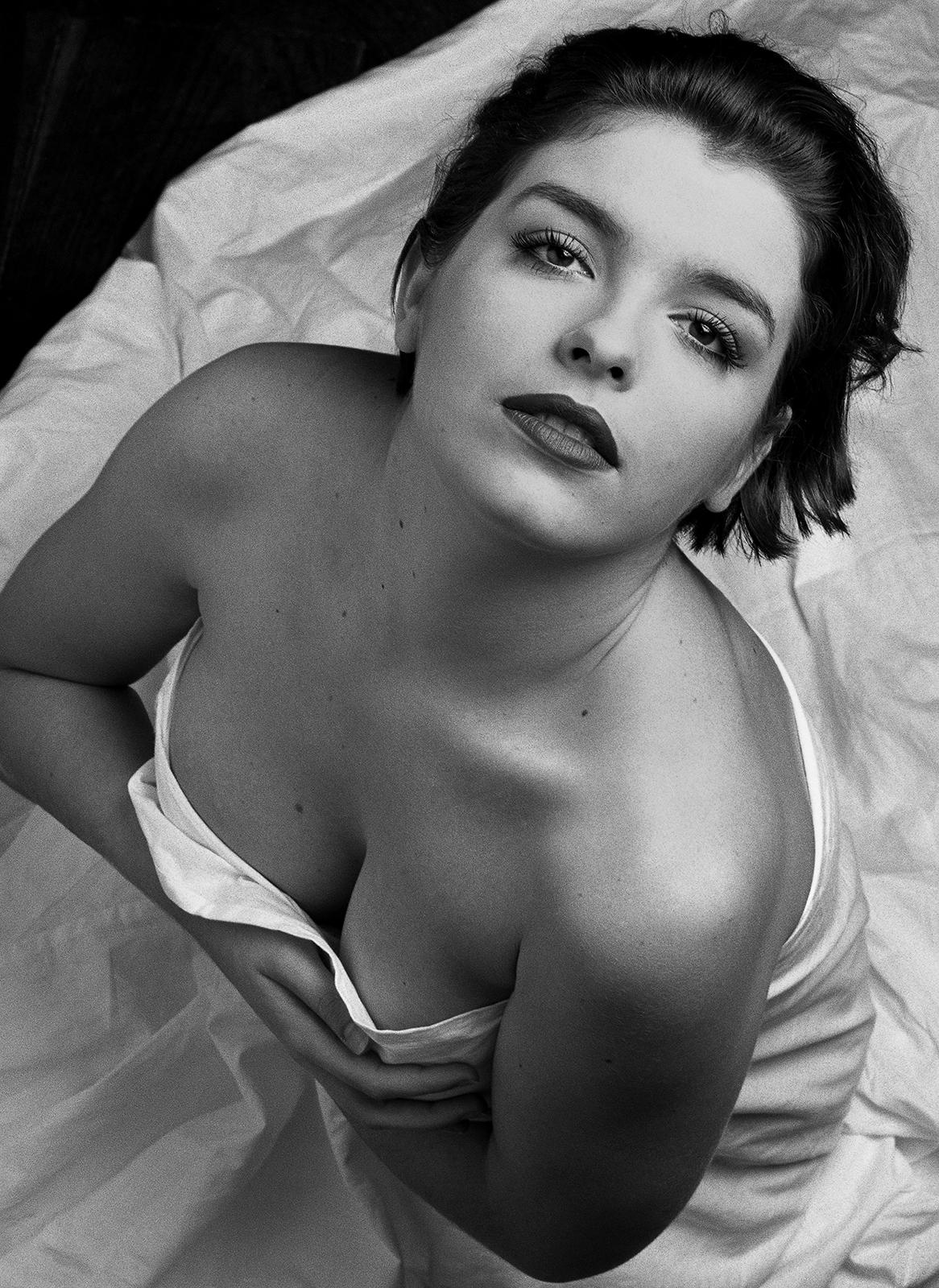 Nude Photograph Ian Sanderson - Photo de semi-nu, Contemporary, Figurative, Sensual Black White - Morgane 2