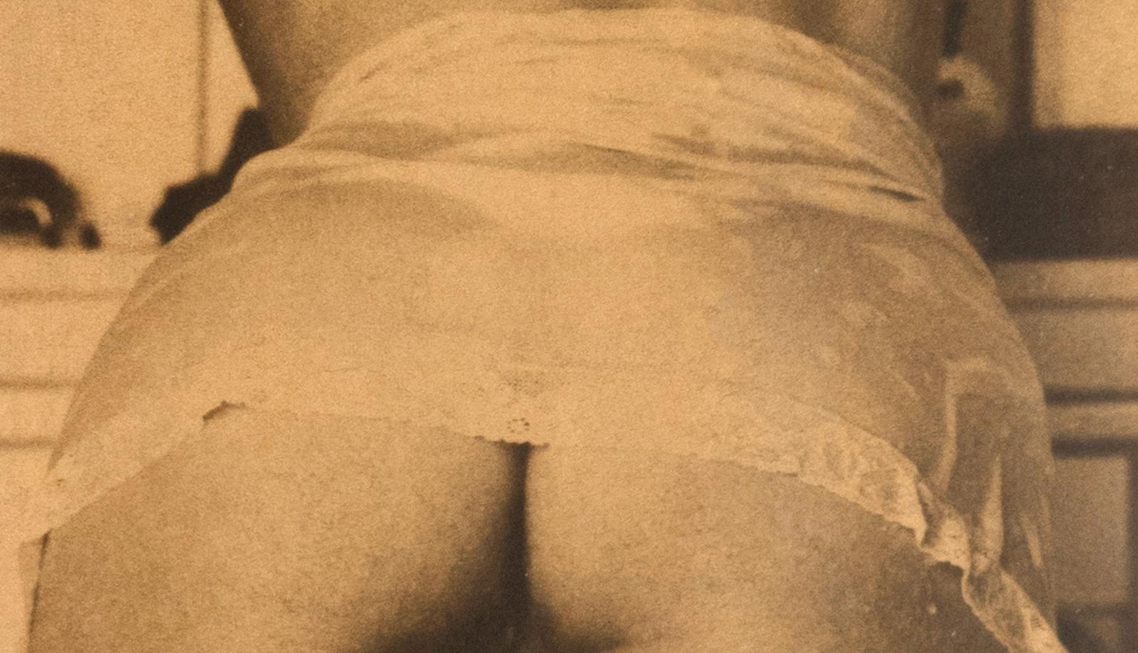 Nude 01  -    Platinum Palladium print over 24 carat Gold leaf on vellum paper
Edition 1 of 8 , plus 2 AP ( size 1 )

Signed + numbered with certificate of authenticity ( signature and title are hidden here on the photos to avoid counterfeiting