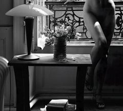 Gravure d'art sur nu, édition limitée, signée, Contemporary noir et blanc - Sandrine