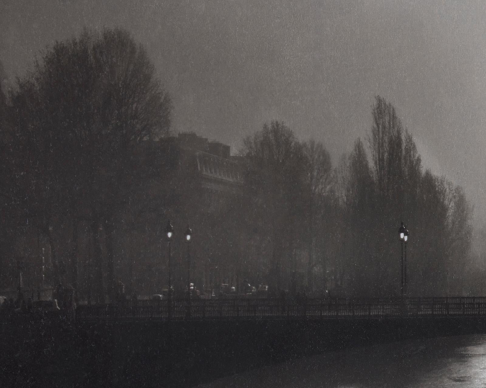 Signierte limitierte Auflage Landschaft, Contemporary, Paris Frankreich - Pont d' Arcole (Schwarz), Landscape Photograph, von Ian Sanderson