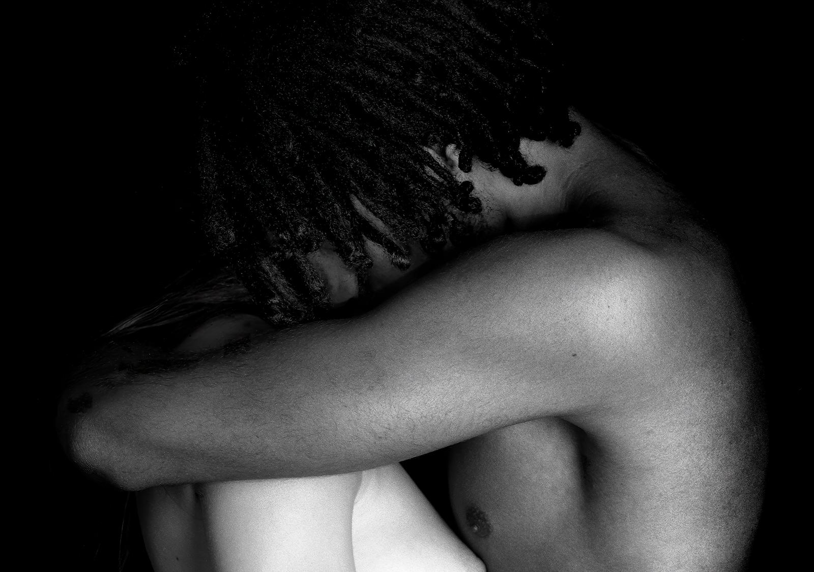 Sophie...- Fotografía en blanco y negro, desnudo, edición limitada y firmada - Photograph Contemporáneo de Ian Sanderson