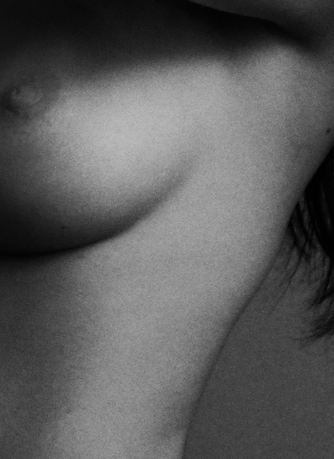 Impression de nu en édition limitée signée Sophie, photo en noir et blanc, surdimensionnée, contemporaine - Contemporain Photograph par Ian Sanderson
