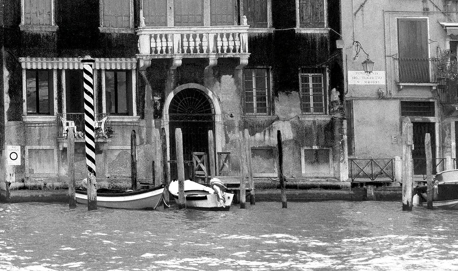 Venice 2- Signed limited edition contemporary print, Black white photo, City Italy - Contemporary Photograph by Ian Sanderson