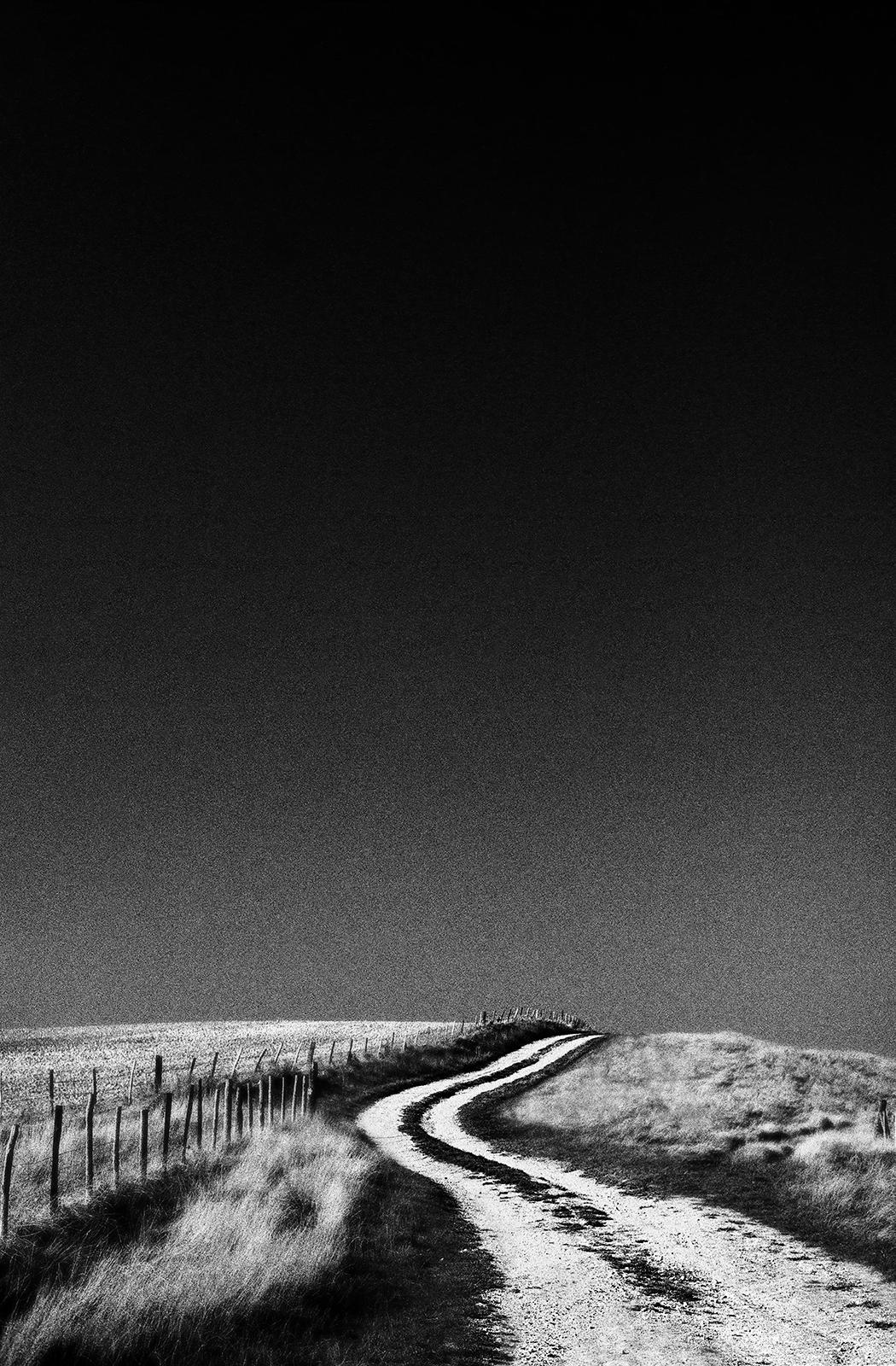 Black and White Photograph Ian Sanderson - Photo de paysage signée en édition limitée, Contemporary, Countryside - Woodingdean