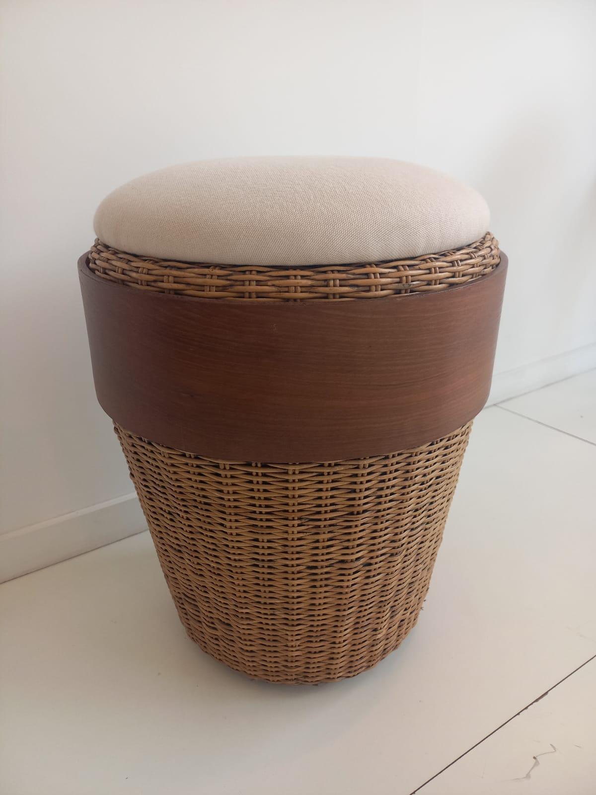 Ancestral culture and indigenous customs are expressed in Ianomâmi stool. The rope's handcrafted weave rescues the face paintings used by tribal groups as unique marks of belonging, rites and celebrations. The stainless steel structure and the