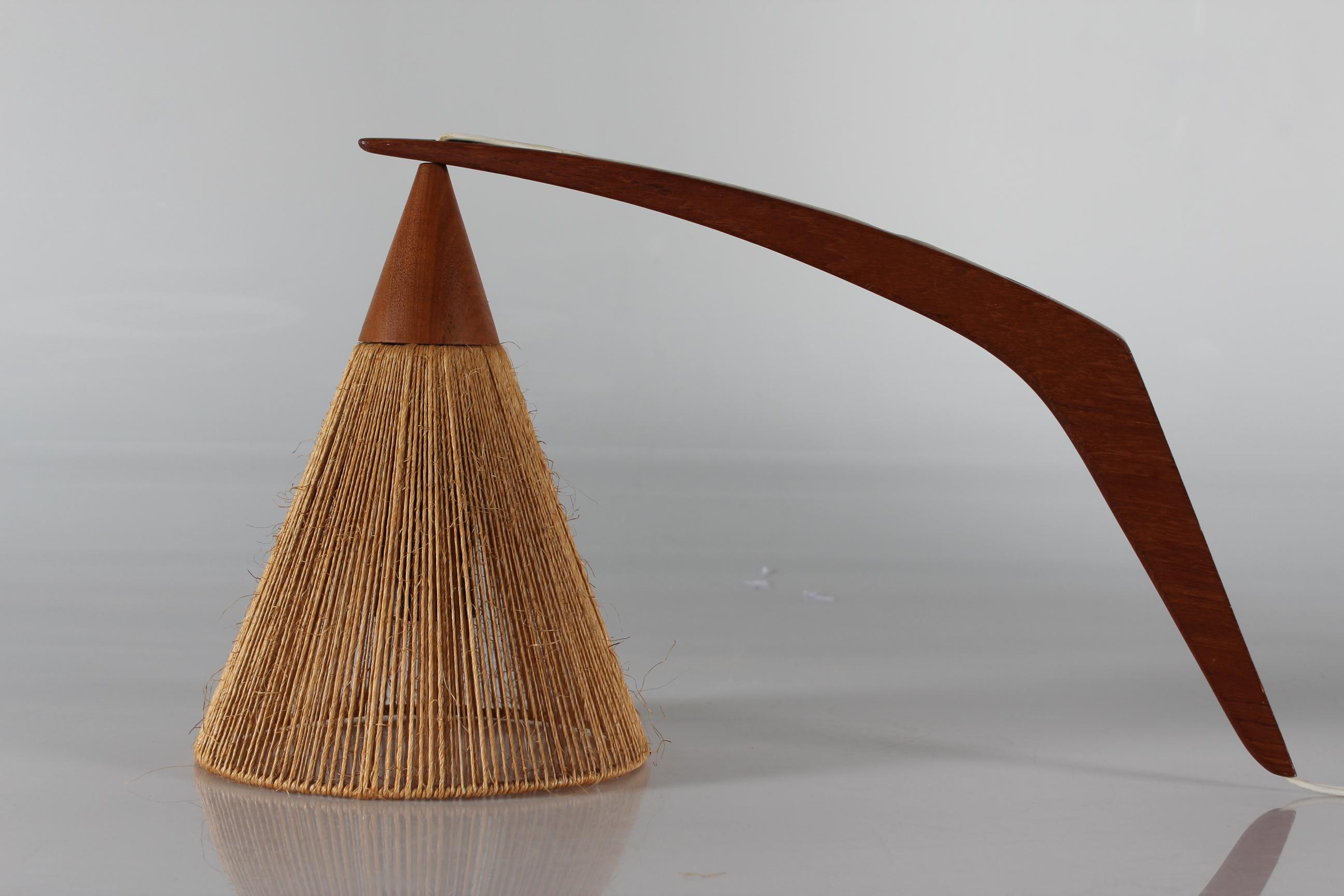Vintage wall lamp by the Danish designer Ib Fabiansen, made by the Danish lamp manufacture Fog & Mørup in Copenhagen in the 1950's.

The wall light has a boomerang shaped arm made of teak mounted with shade made of jute/sisal cord.

Ib Fabiansen