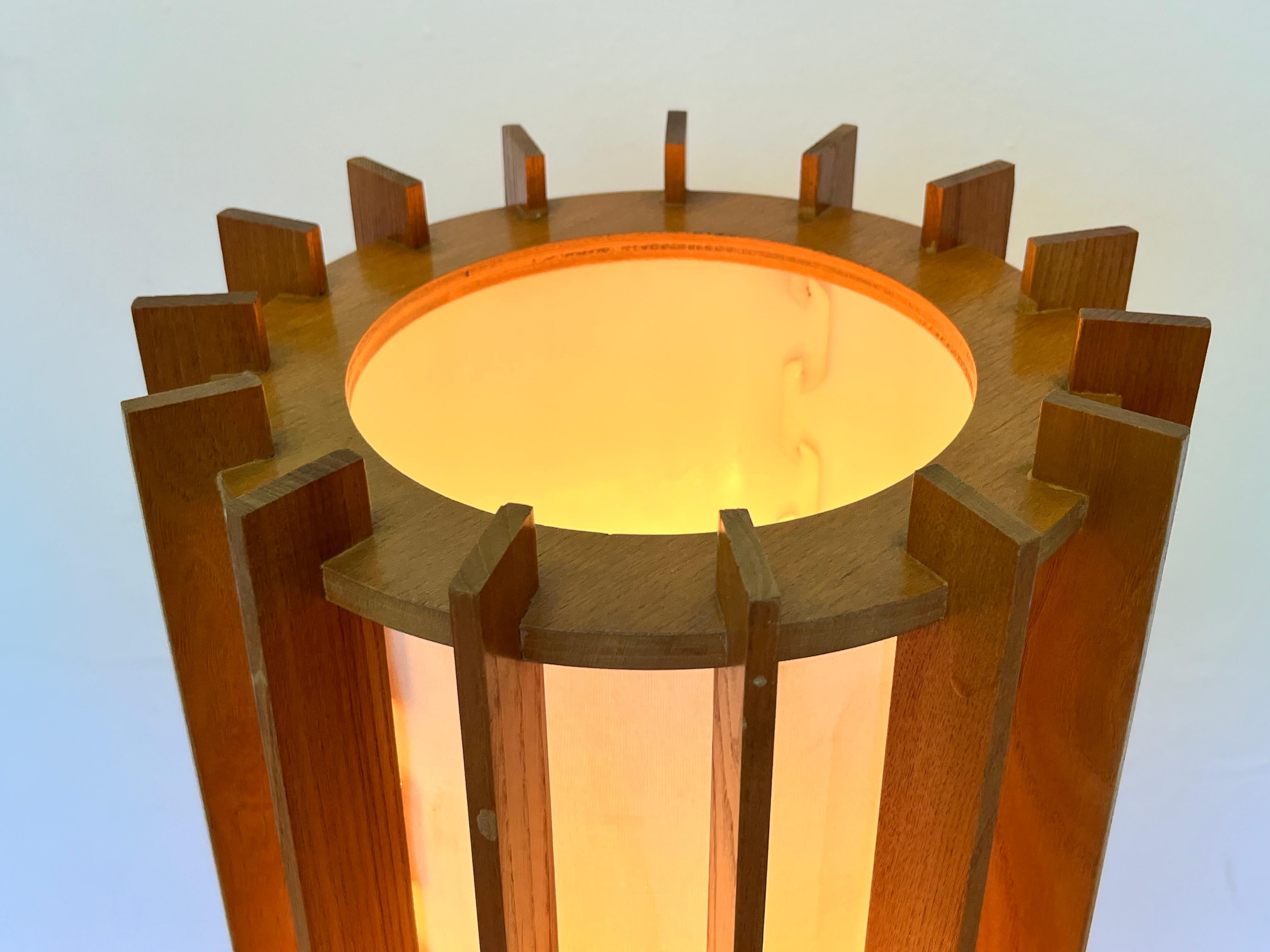 Danois Lampadaire SPACE AGE en bois d'Ib Fabiansen par Fog & Mørup - Danemark - années 1960 en vente
