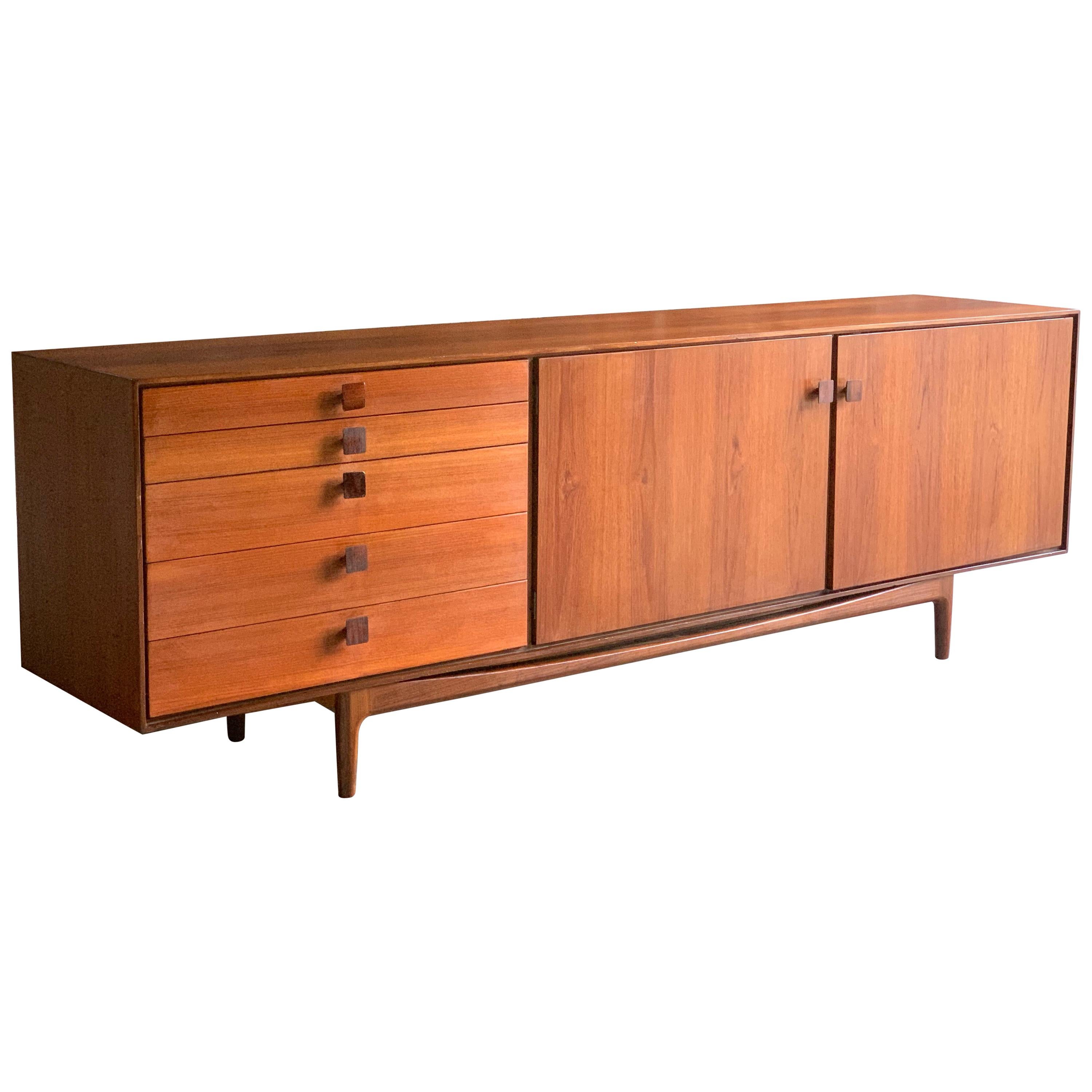 Ib Kofod-Larsen African teak sideboard manufactured in the UK for G-Plan in the 1960s

Magnificent midcentury Danish design sideboard credenza designed by Ib Kofod-Larsen, and manufactured by G-Plan circa 1960s, produced from African teak and