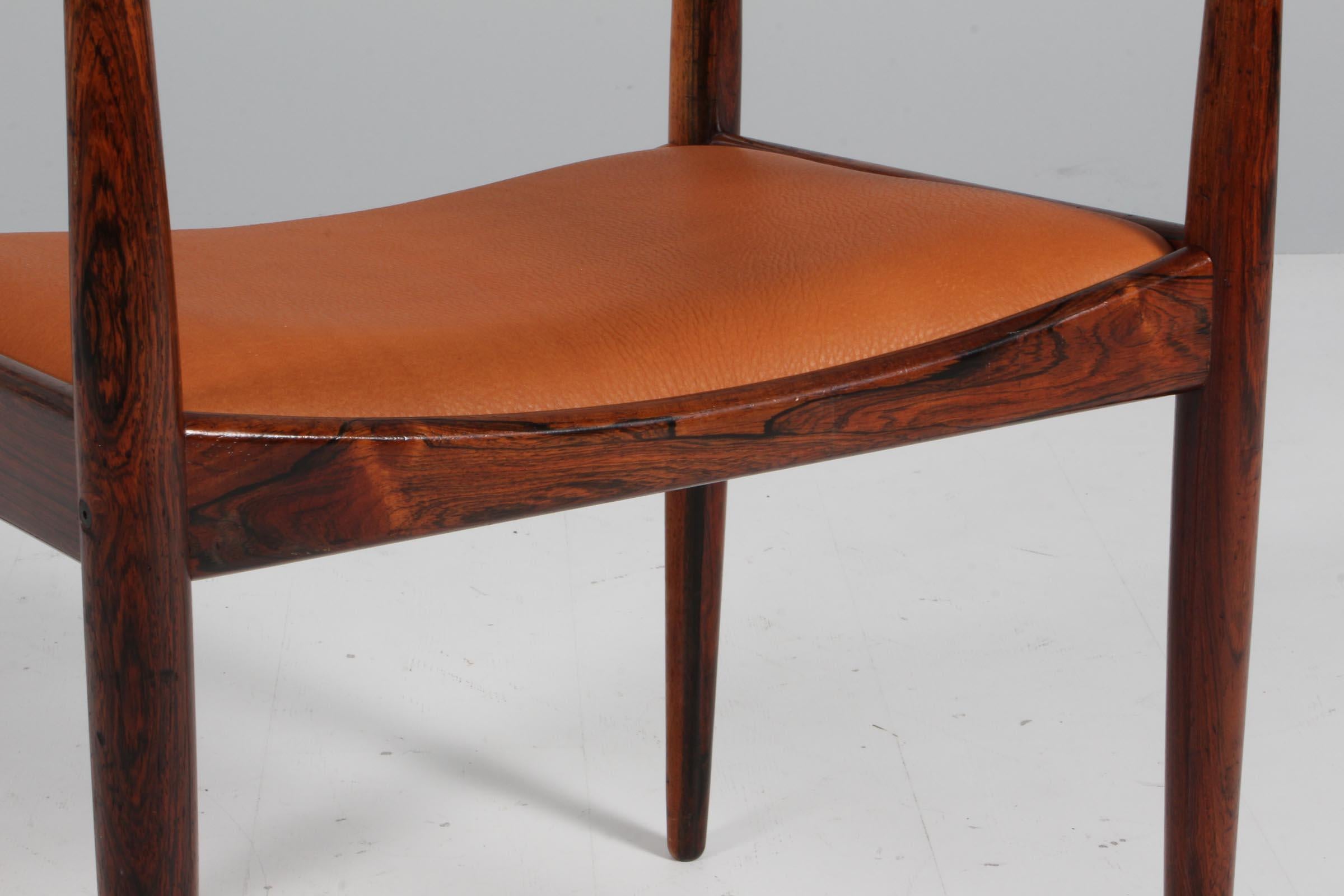 Ib Kofod-Larsen Sessel aus Palisanderholz (Skandinavische Moderne) im Angebot