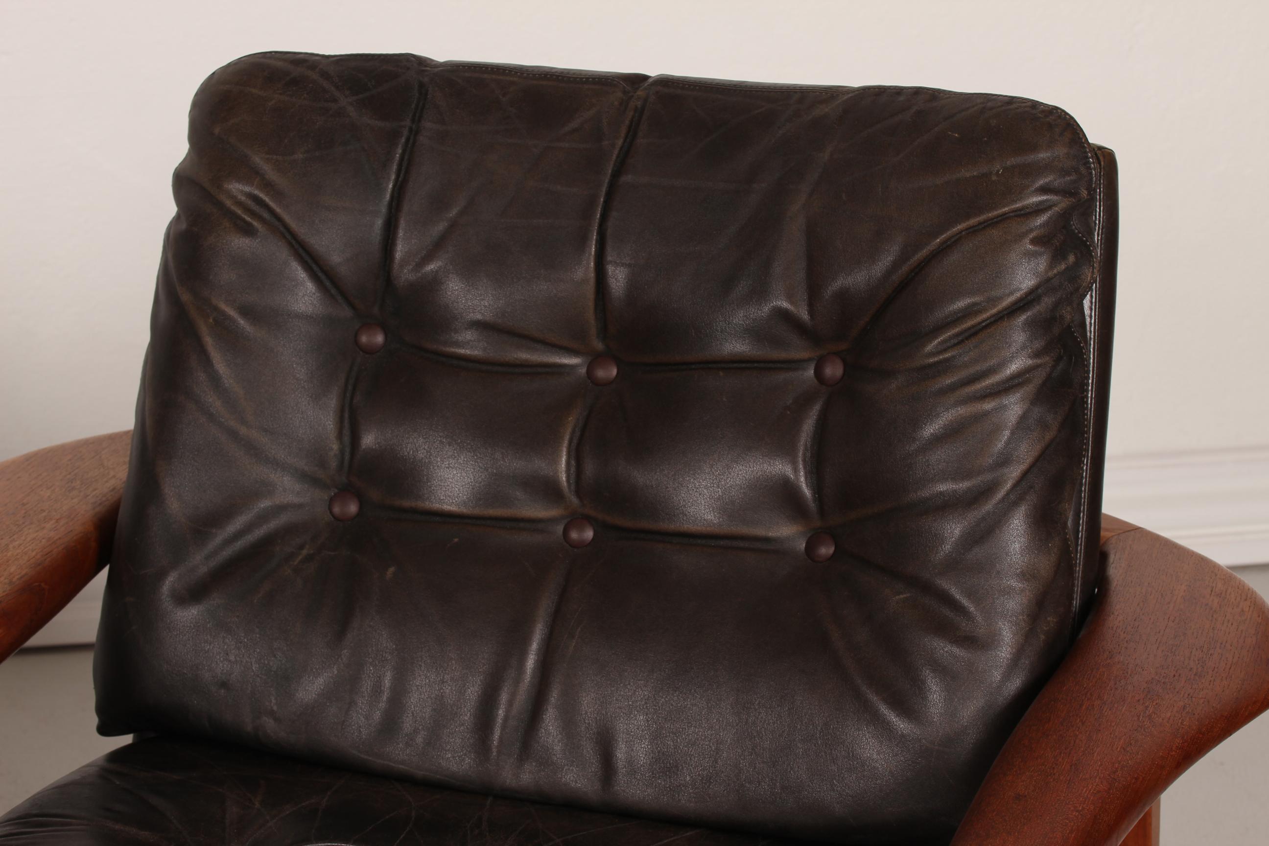 Ib Kofod-Larsen Attributed Danish Modern Teak Lounge Chairs with Black Leather 7