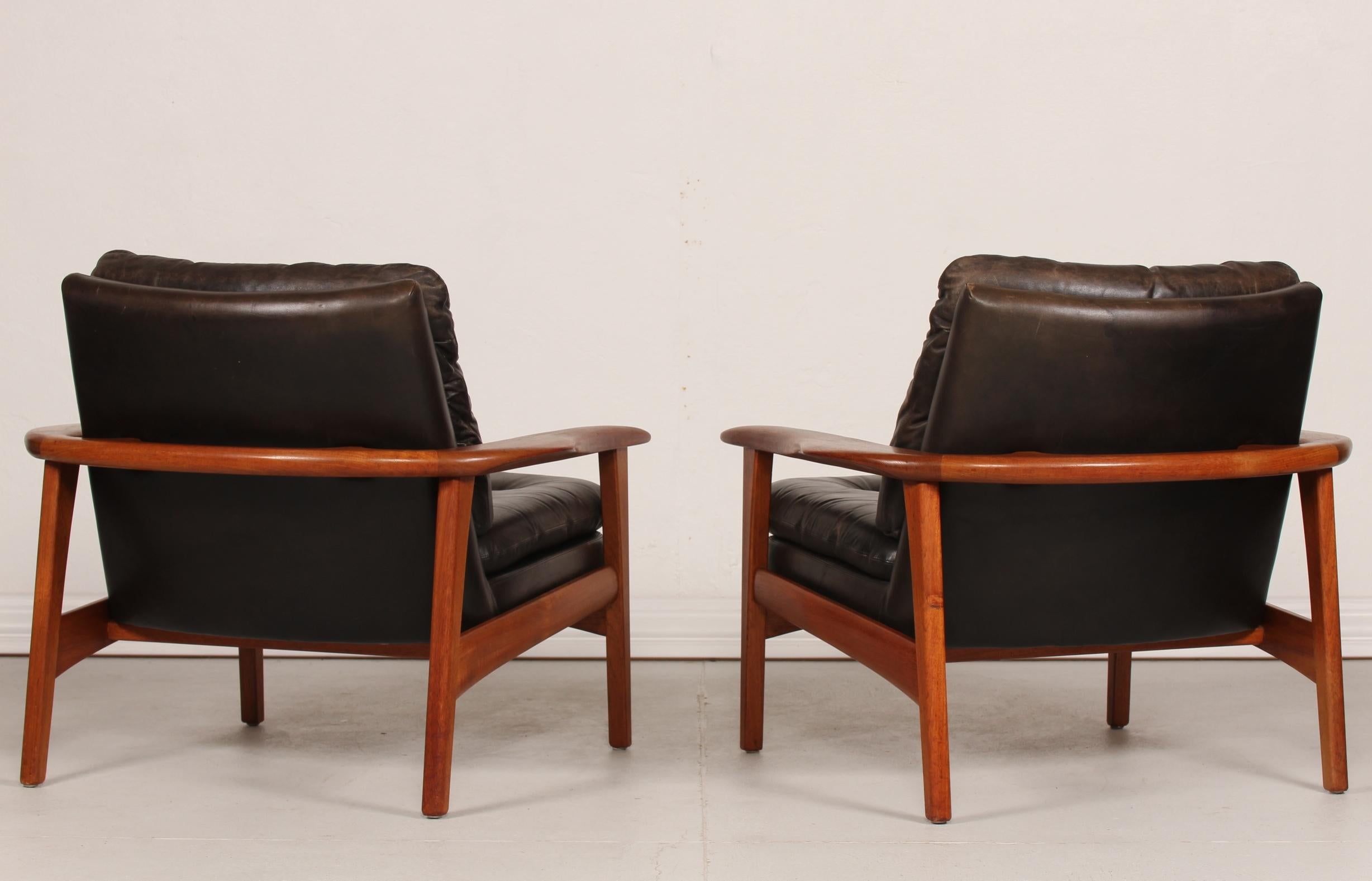 Ib Kofod-Larsen Attributed Danish Modern Teak Lounge Chairs with Black Leather In Good Condition In Aarhus C, DK