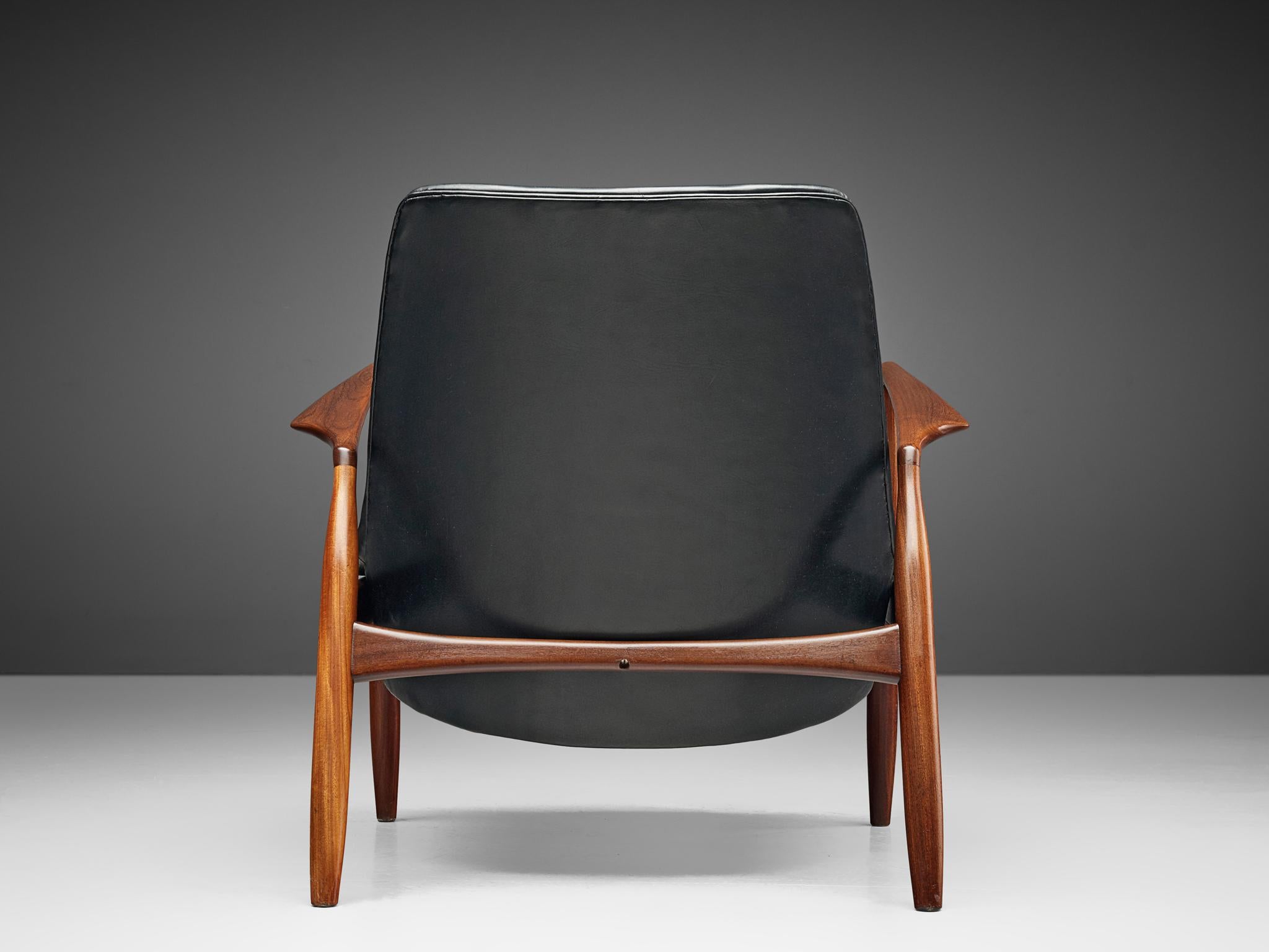 Ib Kofod-Larsen Black Leather Seal Chair In Good Condition In Waalwijk, NL