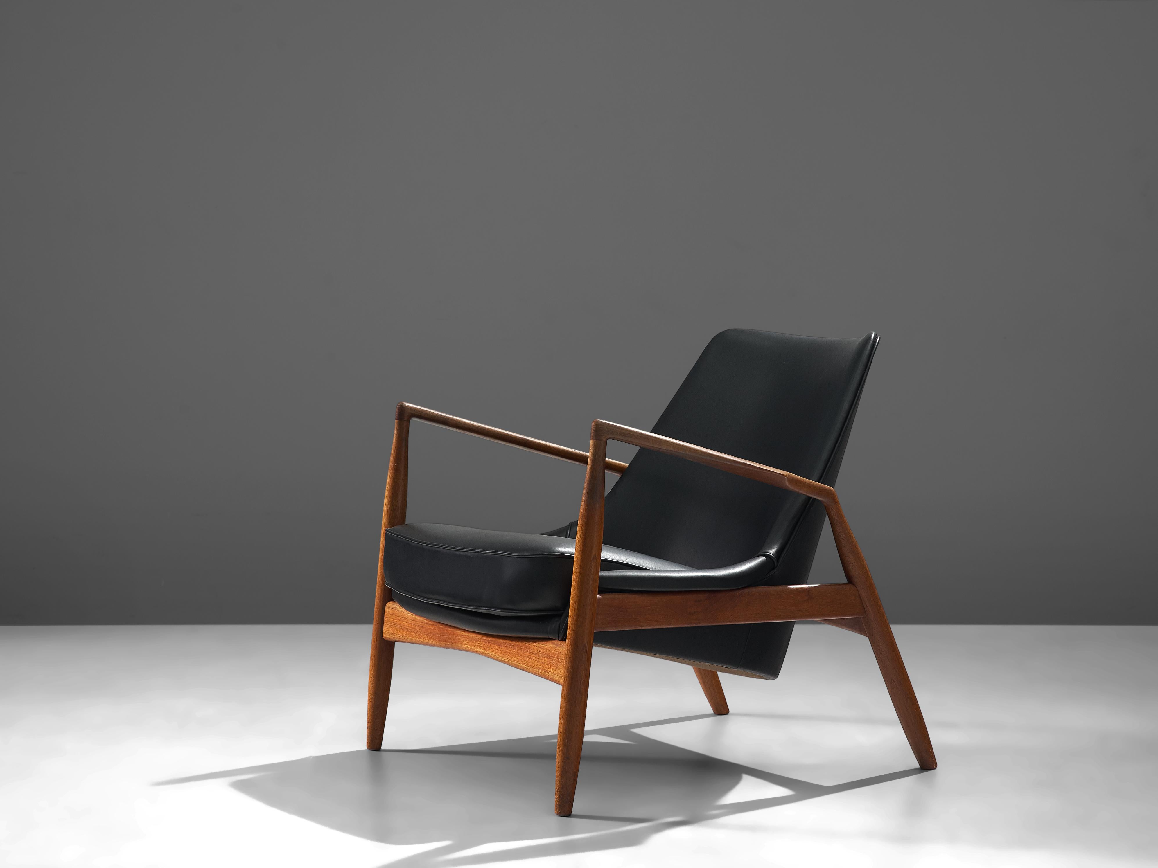 Ib Kofod-Larsen for OPE Möbler, restored 'Sälen' (Seal) lounge chair, model 503-799, teak, black leather, Sweden, 1956 

Iconic 'Sälen' (seal) lounge chair by Danish designer Ib Kofod-Larsen. The well-crafted frame of this chair is mad of a