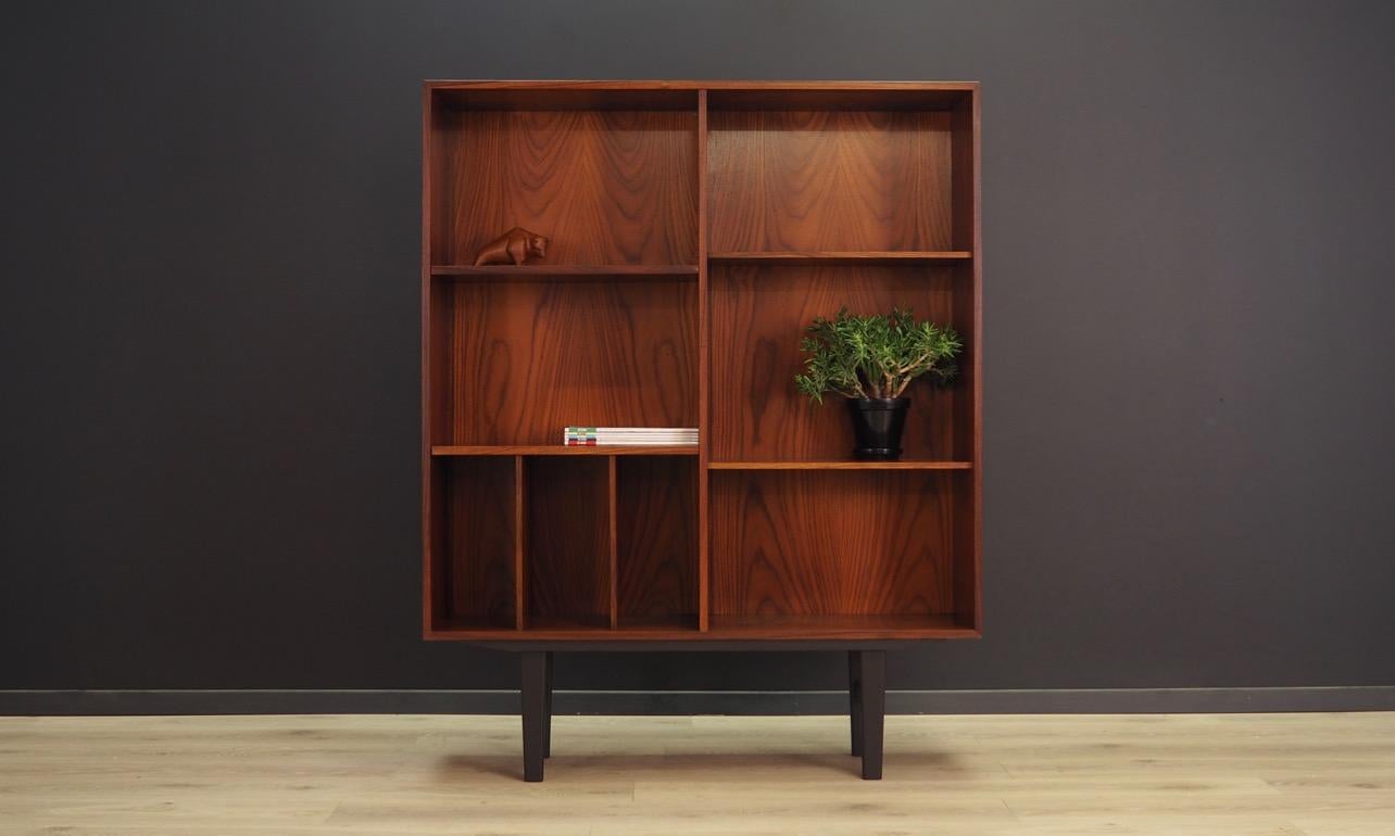 Excellent bookcase or library from the 1960s-1970s, Danish design, minimalist form, great quality of workmanship. Furniture was designed by the leading Danish designer Ib Kofod-Larsen. Surface finished with rosewood veneer. Shelves with adjustable